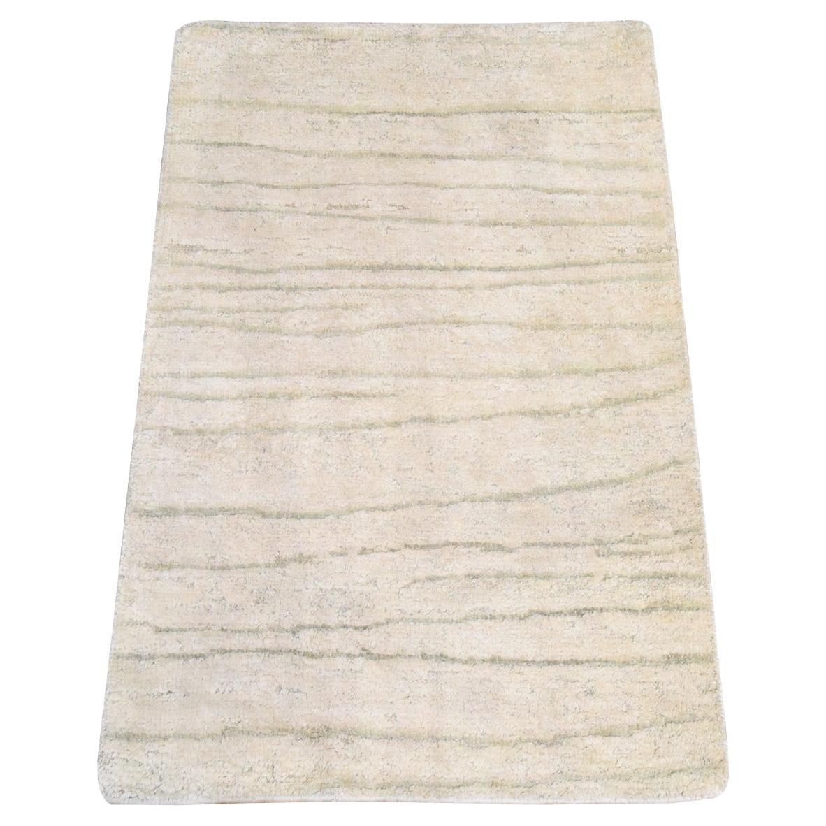 Tappeto in lana e seta bianco immacolato campione Strike Off annodato a mano 2'x3' in vendita