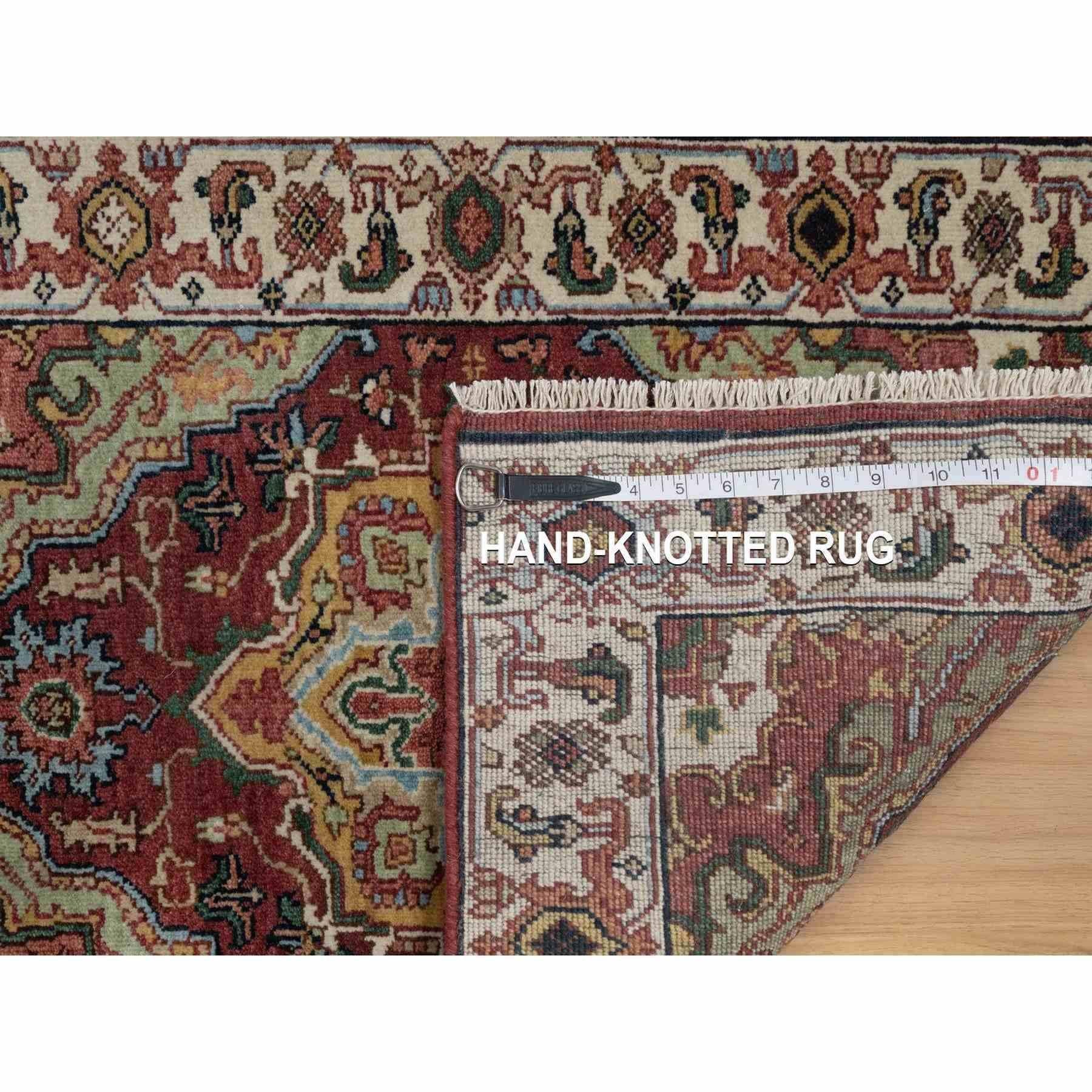 Lana Tappeto in lana Knots Rugs 2'x3' rosso anticato con design a medaglione Heriz annodato a mano in vendita