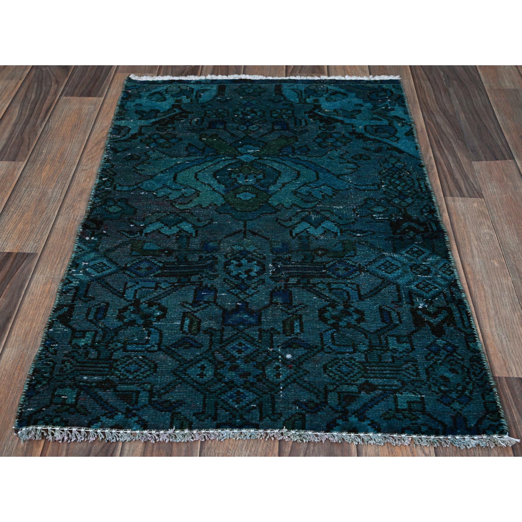 Teal Overdyed, Vintage Persian Bakhtiar, Stone Washed, 100% Wolle, handgeknüpft, niedrig geschoren, Nullflor, Seiten und Enden professionell gesichert, Matte, Orientteppich
Primäre MATERIALIEN: Wolle
Latex: Kein Flor 
Höhe: 0,25 Zoll
Stil: