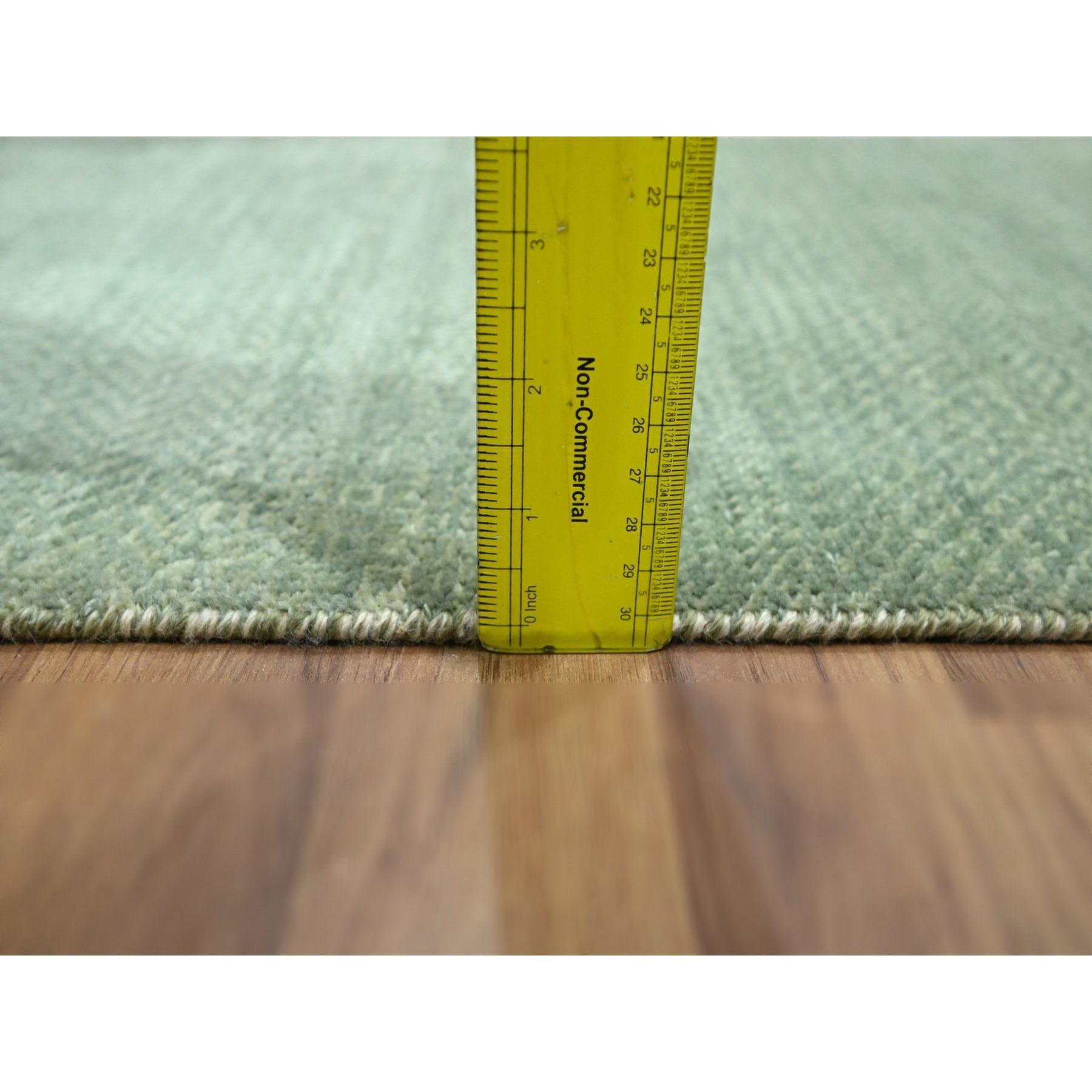 2'x3' Viridian Grün Natürliche Wolle Modernes Gras Design Handgeknüpfte Matte Teppich (Indisch) im Angebot