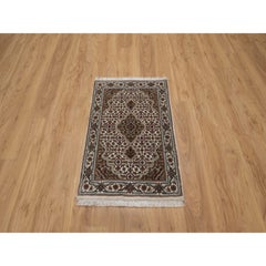 2'x3' White Tabriz Mahi with Fish Design Hand Knotted Pure Wool Mat Rug