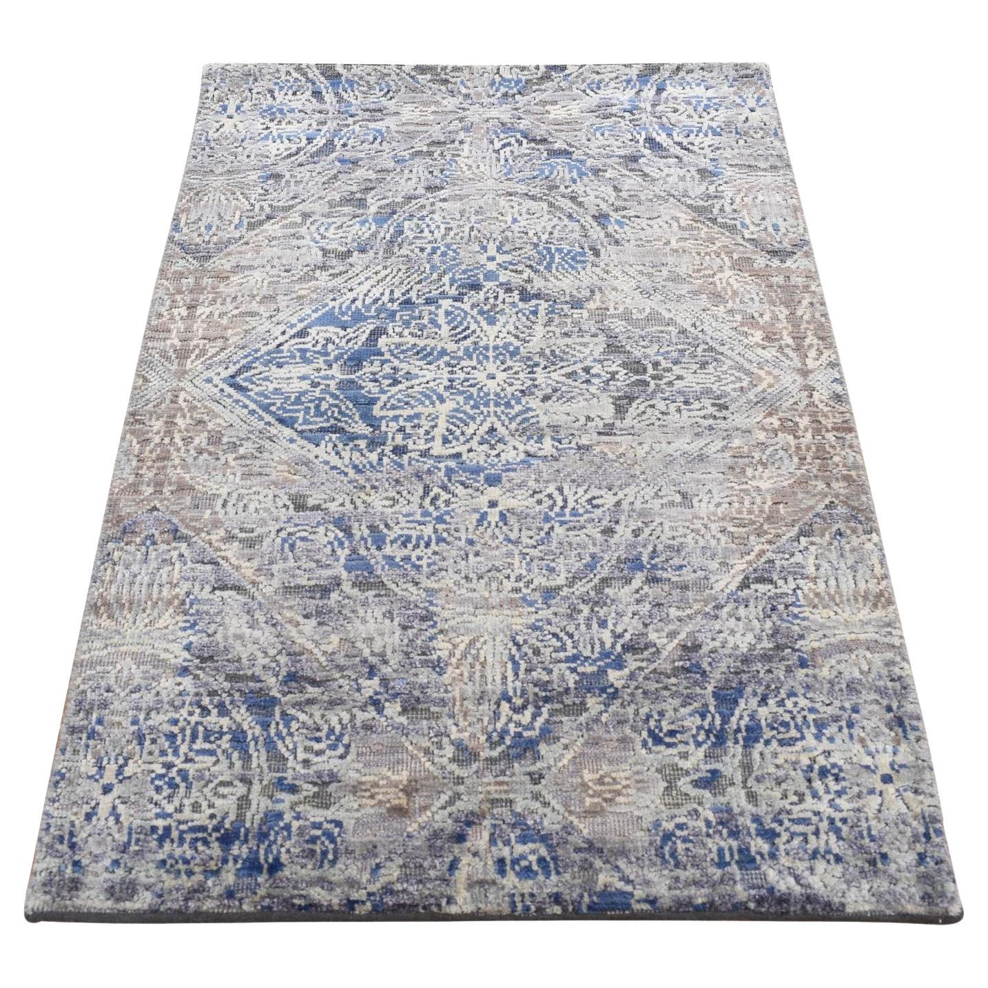 2
x3
1" Blau, Seide mit Wolle, Handgeknüpft, ERASERTE ROSSETS, Musterteppich