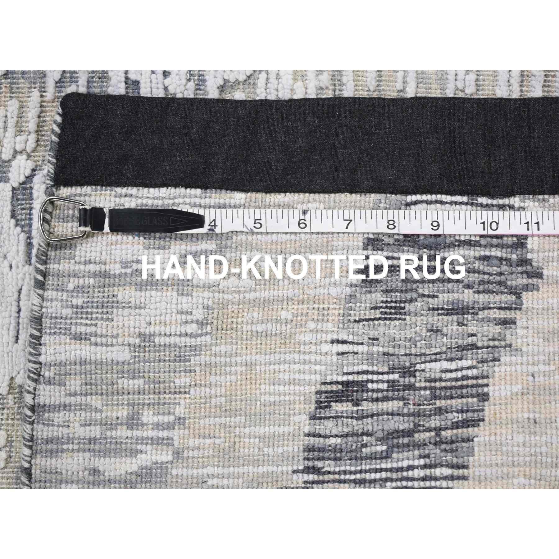 Hand-Knotted 2'x3'1