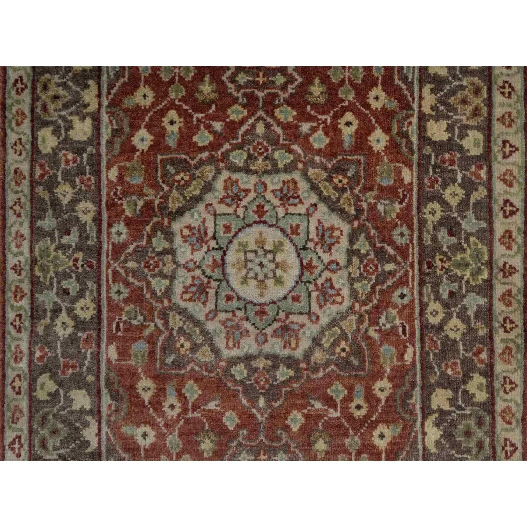 Hand-Knotted 2'x3'1
