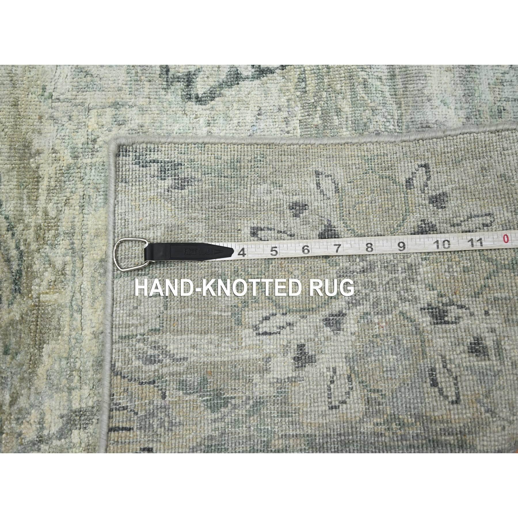 Hand-Knotted 2'x3'2