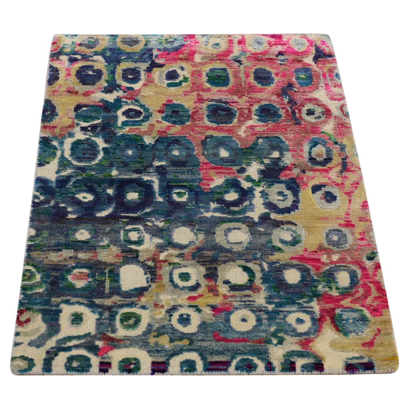 2
x3
2" THE PEACOCK, Sari Seide, Bunt, Handgeknüpft, Matte, Orientteppich