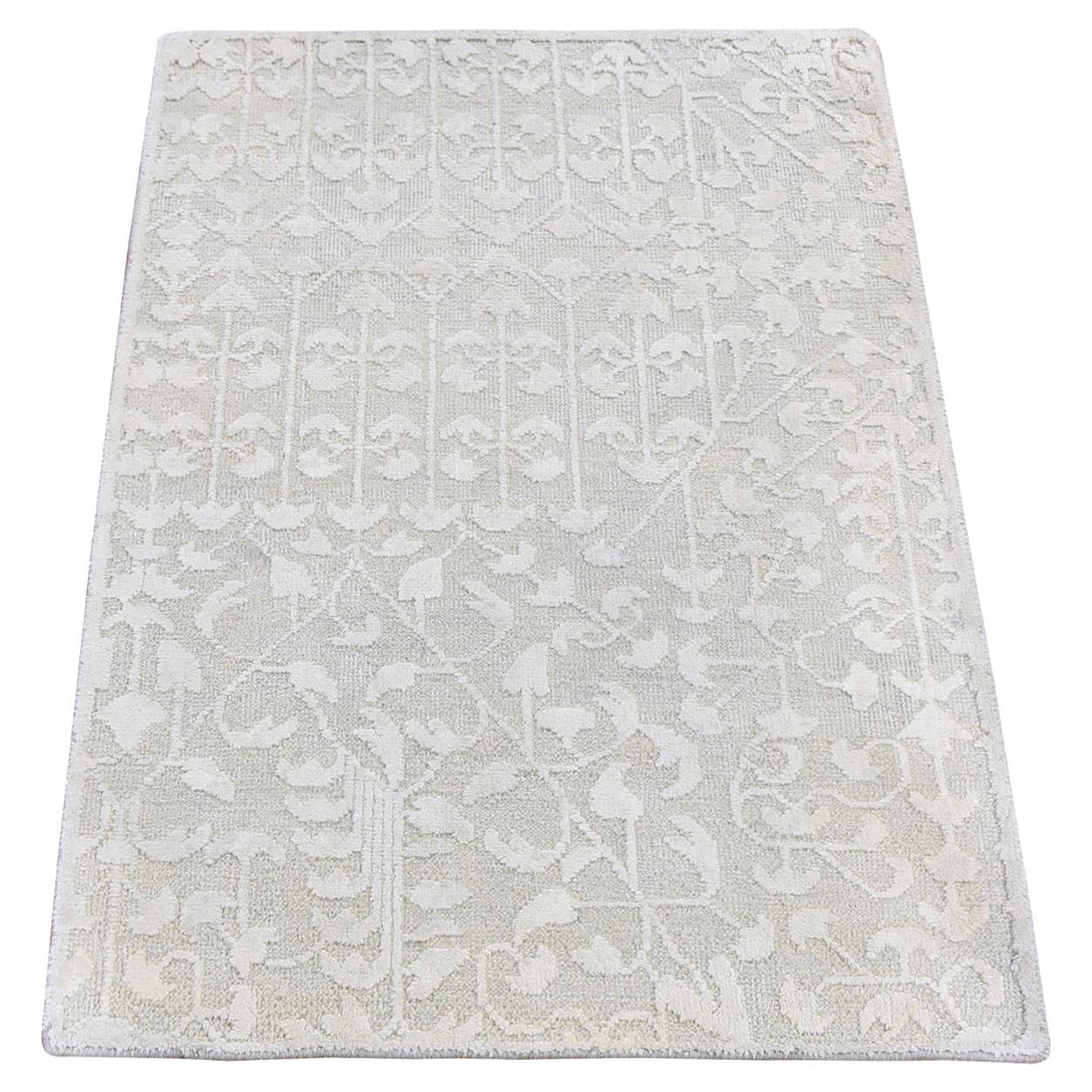 2'x3'4" Ivoire Soie nouée à la main avec laine texturée ton sur ton Tapis d'Orient