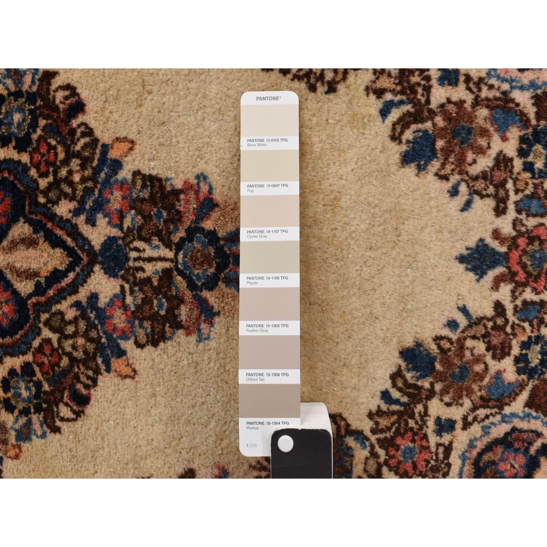 Médiéval Tapis Sarouk ancien de 2'x4' ivoire en pure laine nouée à la main avec médaillon ouvert en vente