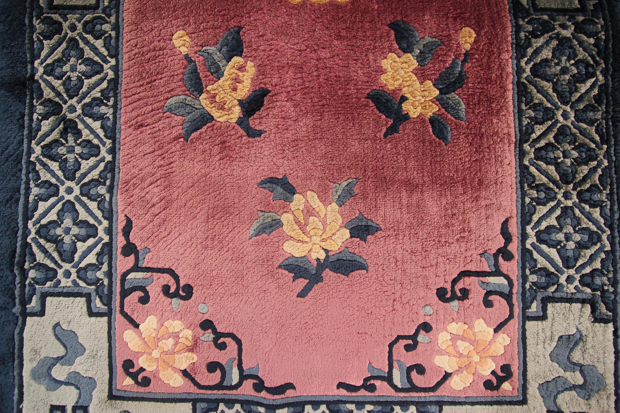 Tapis chinois Art Déco vintage en soie ancienne tapisserie chinoise dragon violet Excellent état à New York, NY