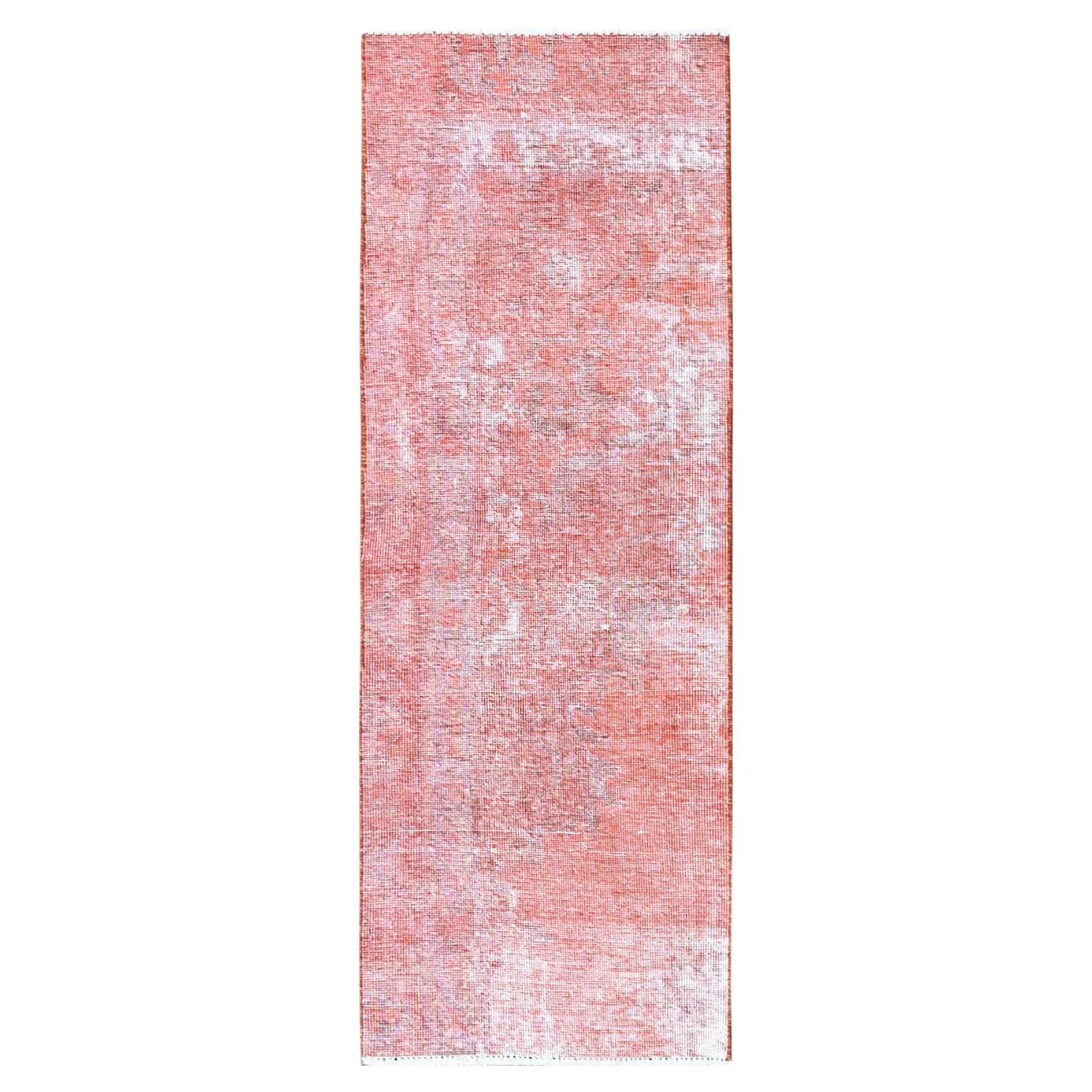2'x5'6" Roter Overdyed Vintage persischer Täbris-Läufer aus reiner Wolle, handgeknüpft, Vintage