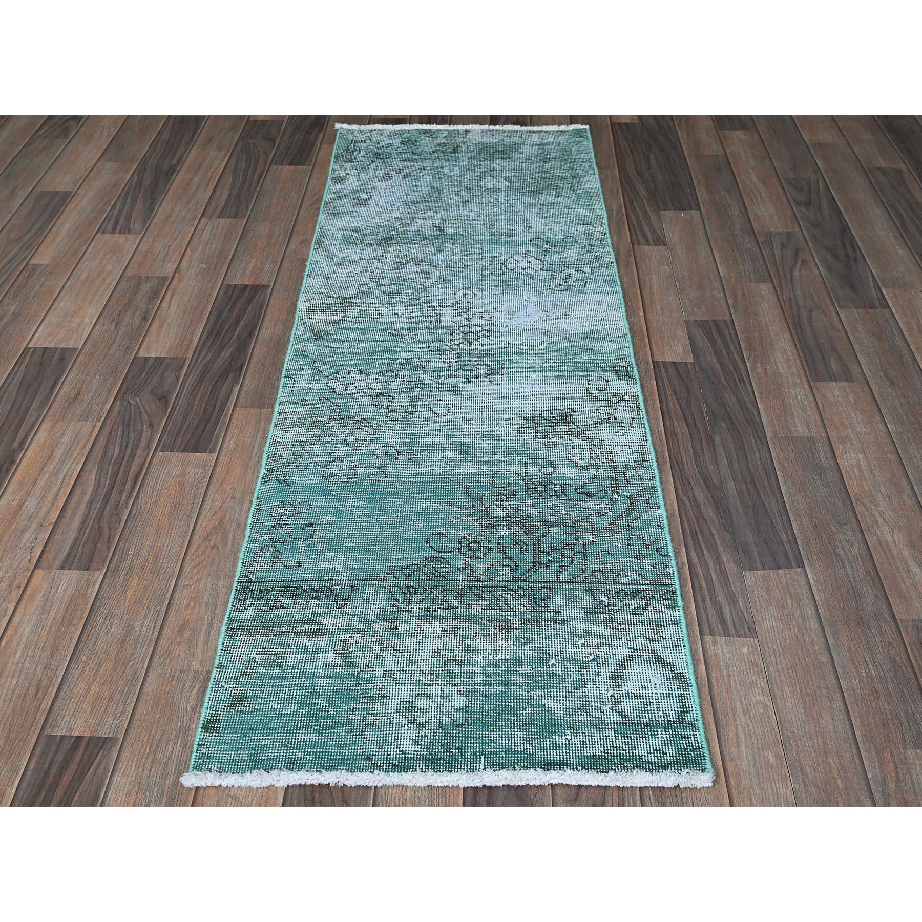 Verde acqua, Tabriz persiano d'epoca, consumato e rovinato, lati e estremità fissati professionalmente, rasato, annodato a mano, 100% lana, frammento, runner corto e stretto, tappeto orientale
Materiali primari: Lana
Lattice: No Pile 
altezza: 0,25