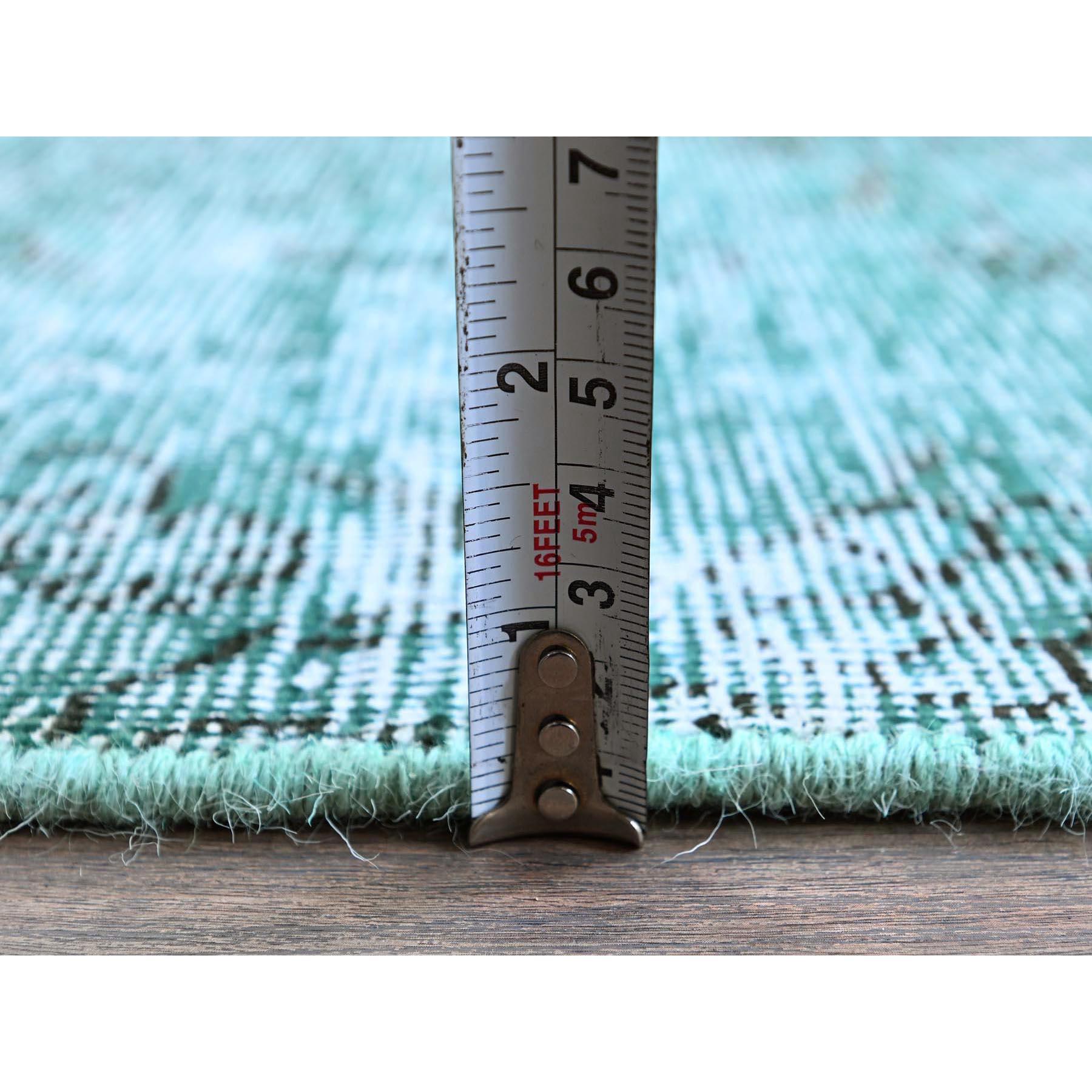 Metà XX secolo Tappeto Runner Verde Vintage Persiano Tabriz Annodato a Mano interamente in Lana 2'x5'8