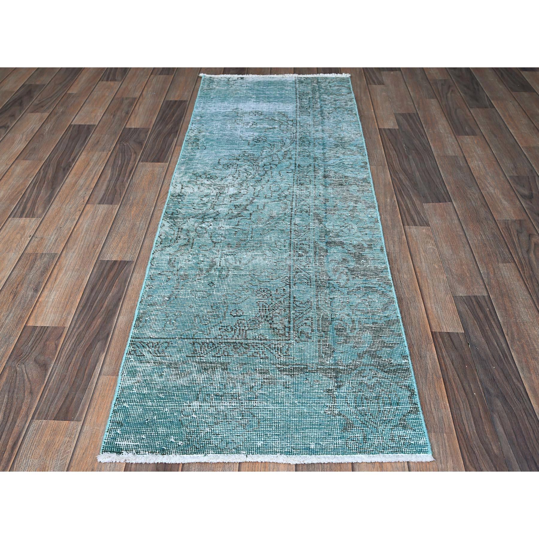 Blu oceano, Tabriz persiano d'epoca tinto, consumato e rovinato, lati e estremità fissati professionalmente, rasato, annodato a mano, pura lana, frammento, runner corto e stretto, tappeto orientale
Materiali primari: Lana
Lattice: No Pile 
altezza: