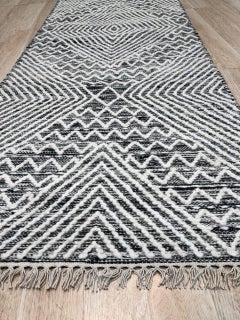 2x6 Black Handwoven Wool Stacked Chevron Diamond Geometric Modern Carpet Rug