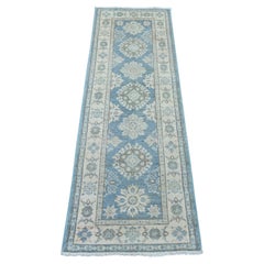 Tappeto Runner in lana annodato a mano 2'x6' blu Kazak dal look vintage con medaglioni