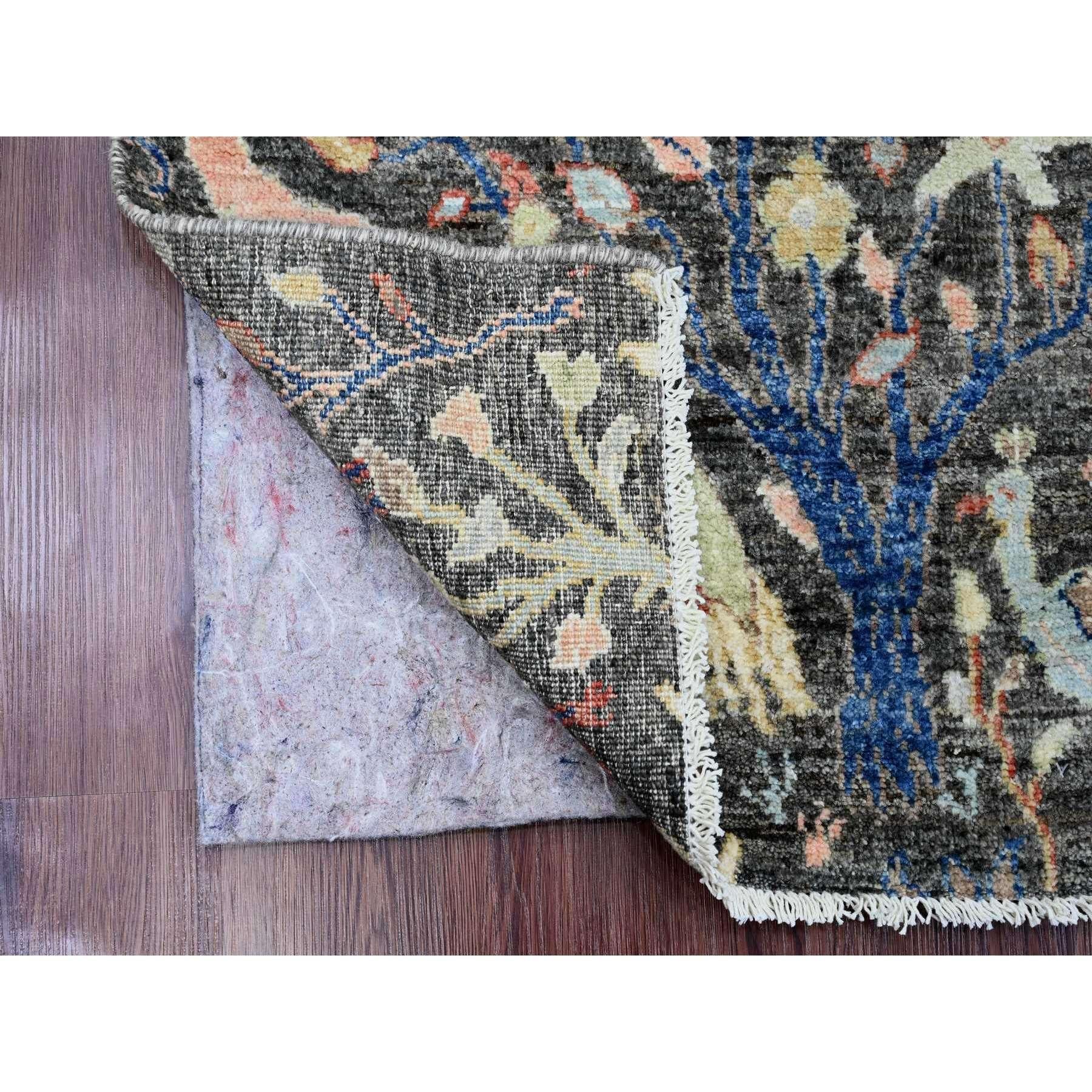 Davys Gray, Annodato a mano, Afgano Peshawar, Design Birds of Paradise, Tinture vegetali, 100% Lana, Runner stretto, Tappeto orientale
Materiali primari: Lana
Lattice: No Pile 
altezza: 0,25 pollici
Stile: Di transizione
Colore primario: