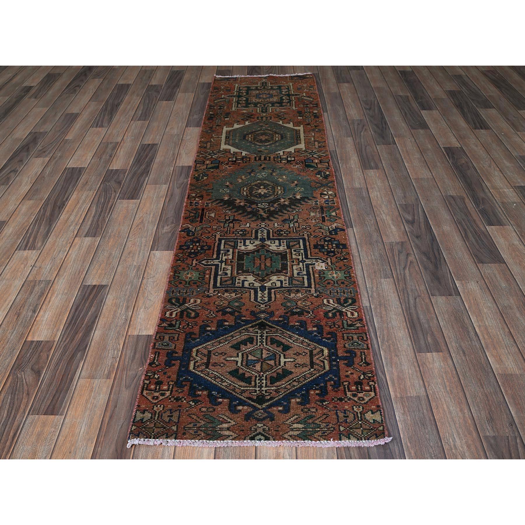 Rust Red, Vintage Persian Karajeh Heriz with Geometric Medallions Design, Hand Knotted, 100% Wool, Distressed, Shaved Down, Zero Pile, Sides and Ends Professionally Secured, Narrow Runner, Oriental Rug
Matières premières : Laine
Latex : Pas de poils