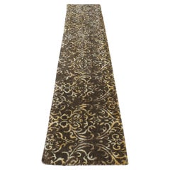 2'x9'10" Alfombra Corredera de Lana y Seda Anudada a Mano Marrón Damasco Tono sobre Tono