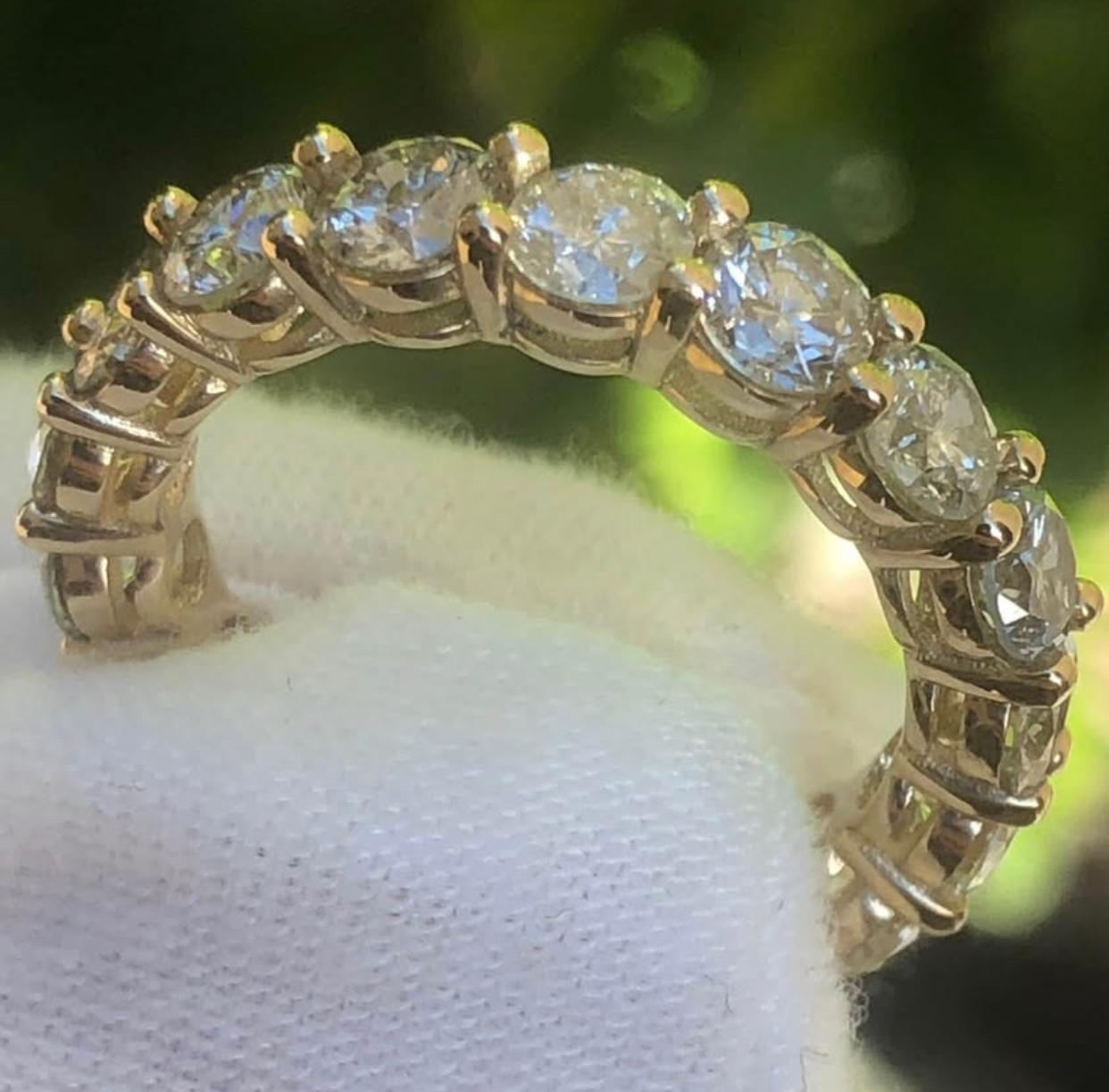 Anello a fascia per l'eternità con diamanti tondi naturali da 3,5 carati Ct reali in oro 14k In condizioni Nuovo in vendita a New York, NY