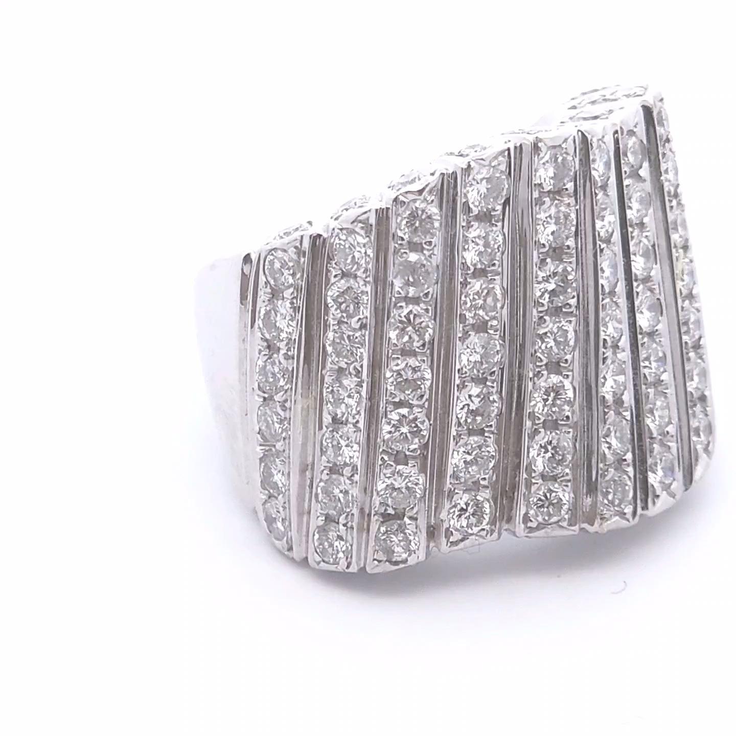 3 1/2 Karat Fancy-Diamantring aus 18K Weißgold (Rundschliff) im Angebot