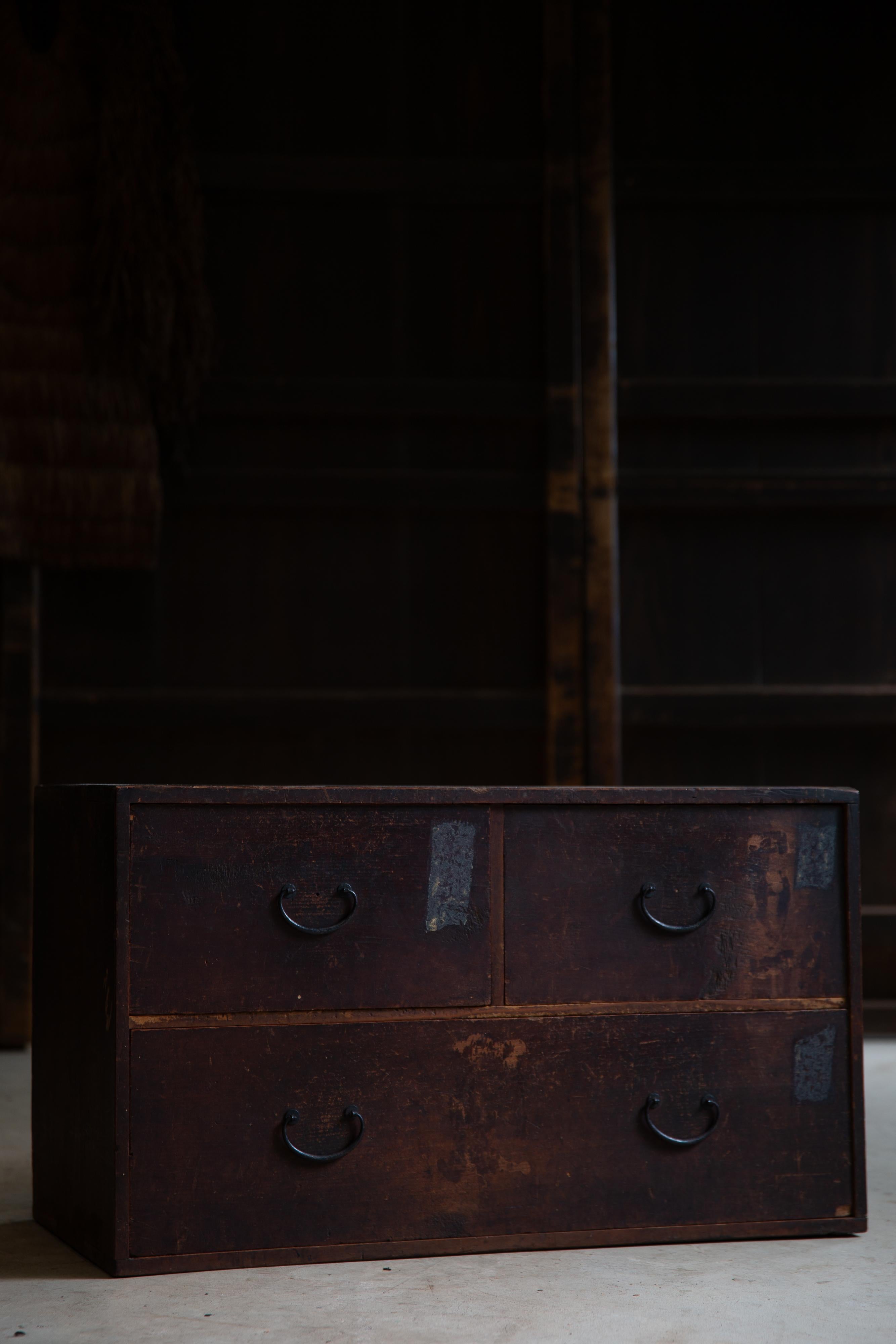 Cassettiera giapponese antica wabi sabi Urushi mid Tansu degli anni 1860-80 in vendita 10