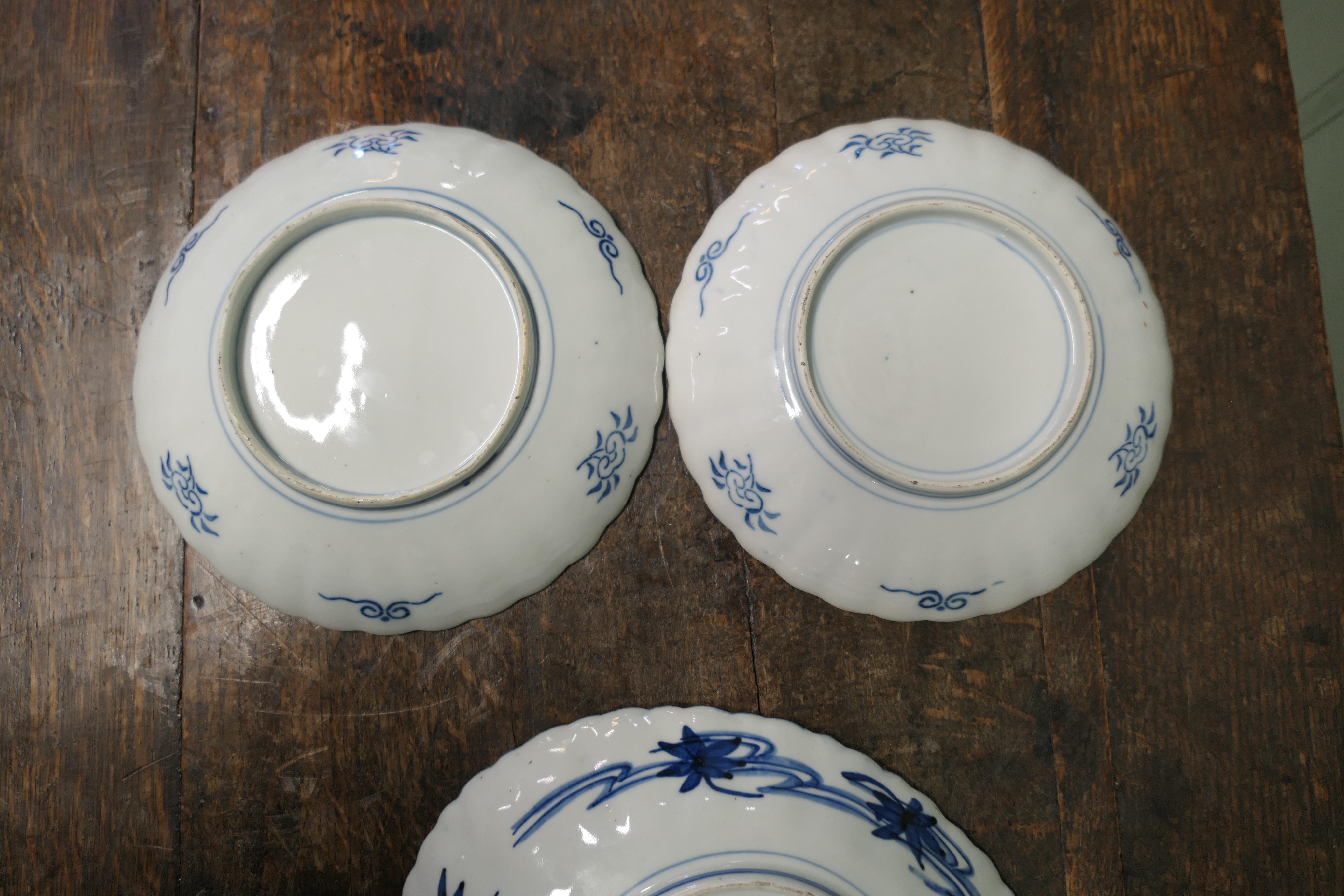 3 Imari-Eisensteinteller aus dem 19.  3 schöne Stücke in gutem antiken Zustand im Angebot 2