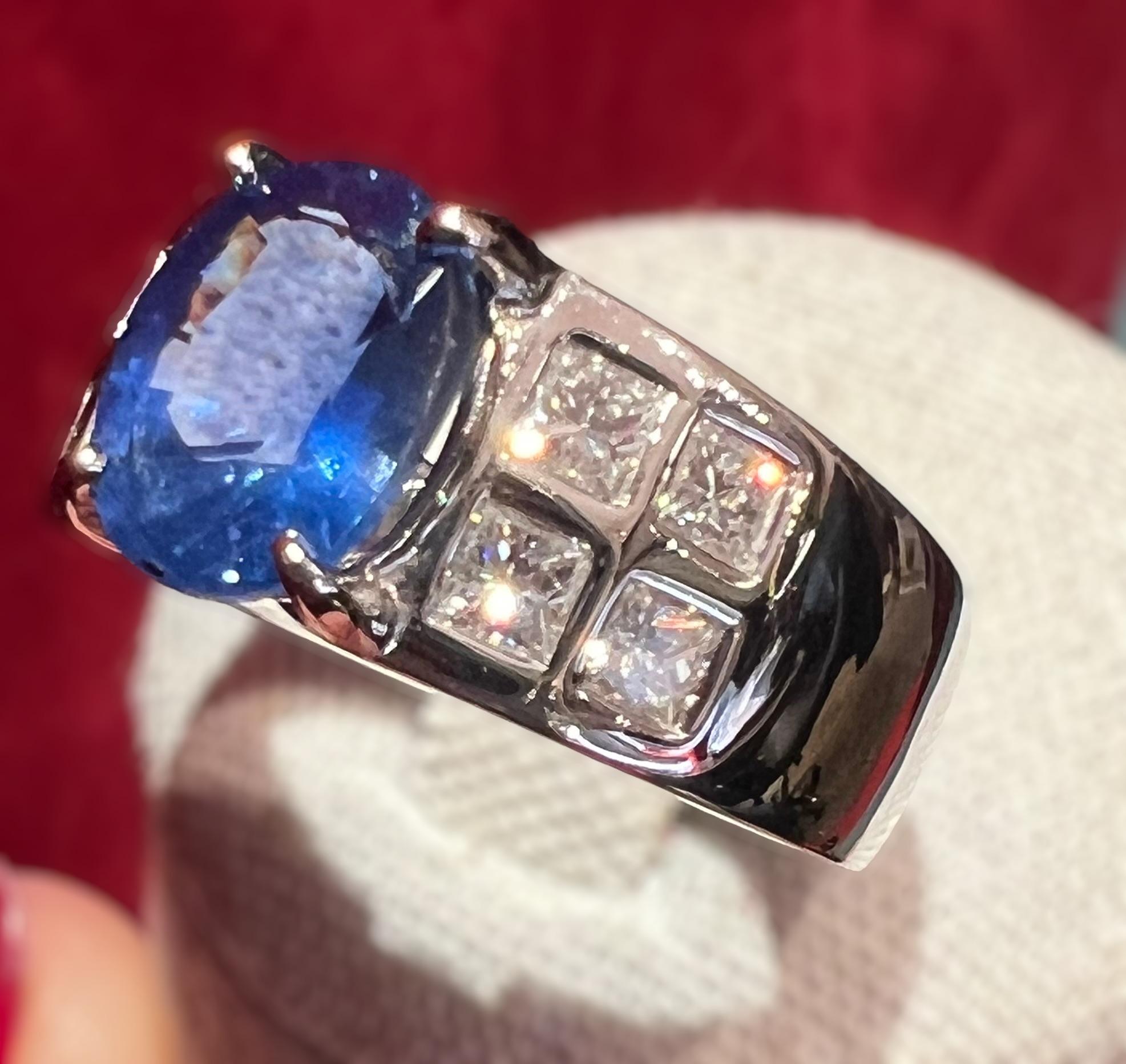 3, 23 Carat Blue Sapphire, 0, 95 Carat Cut Princess Engagement Ring In Good Condition For Sale In SAINT-OUEN-SUR-SEINE, FR