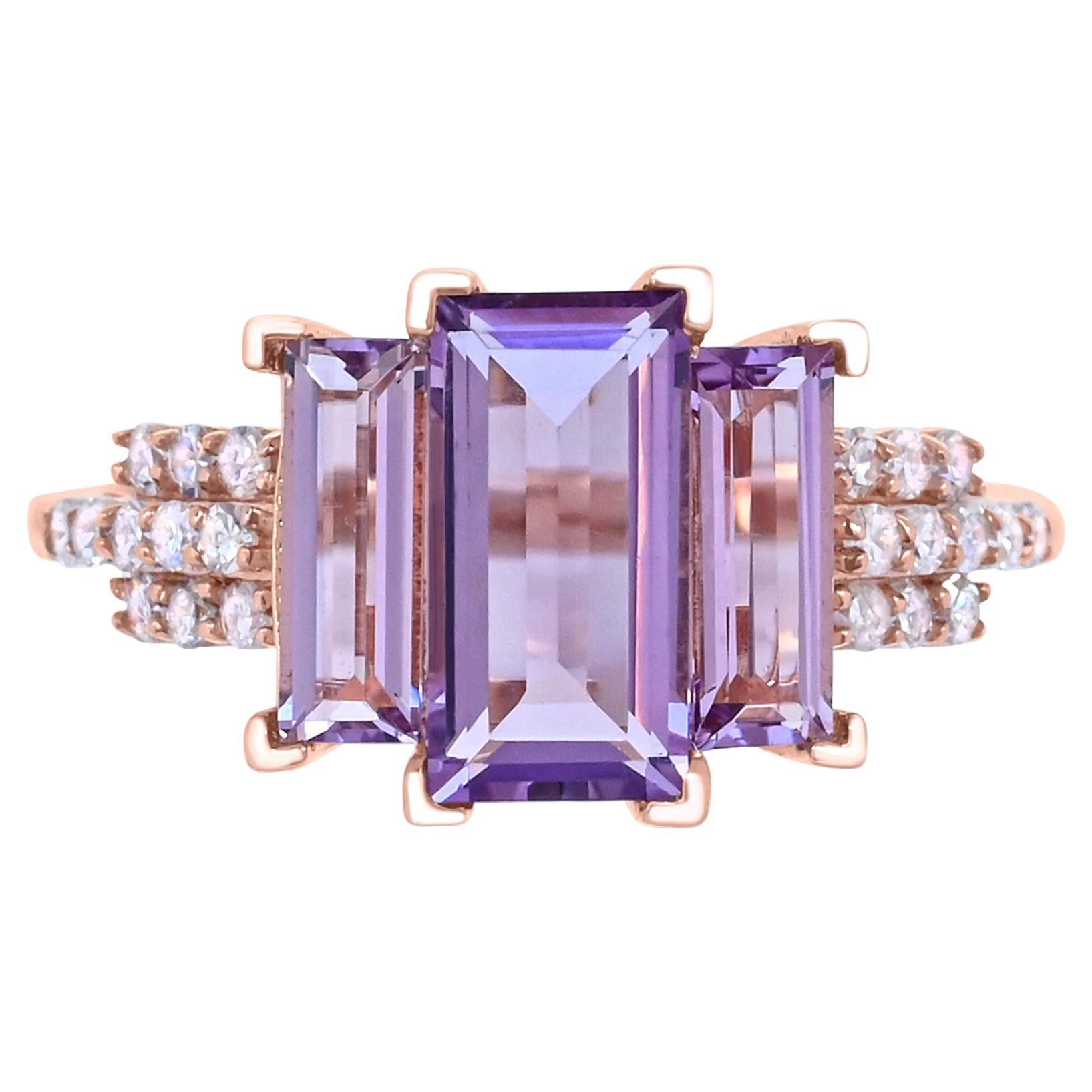 3-3/8 Karat Baguette- Amethyst-Diamant-Ring mit drei Steinen akzentuiert im Angebot