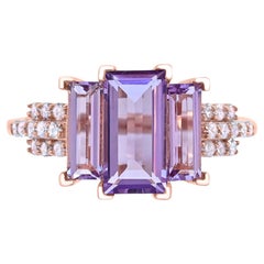 3-3/8 Karat Baguette- Amethyst-Diamant-Ring mit drei Steinen akzentuiert