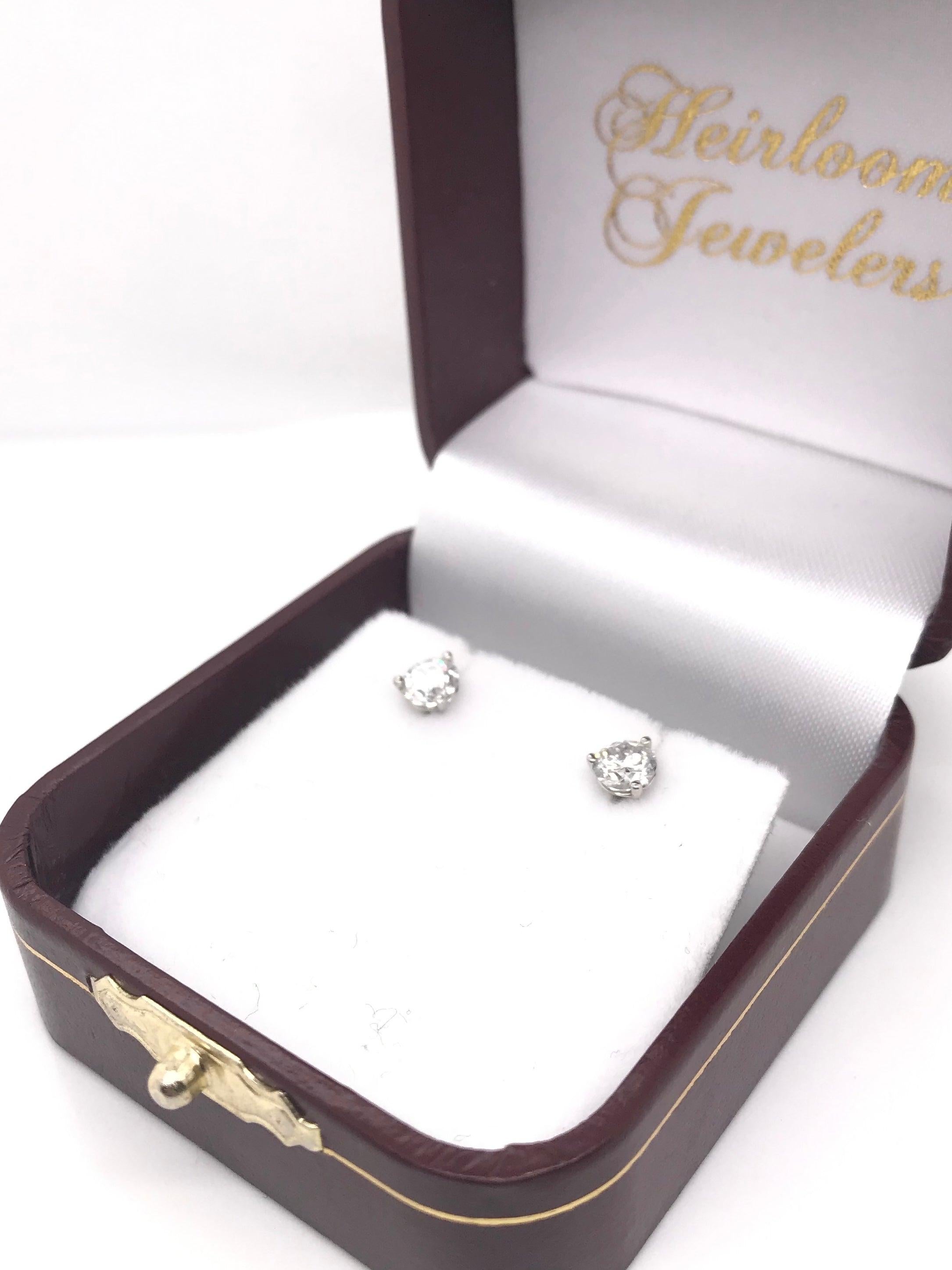 Round Cut 3/4 Carat DTW Diamond Stud Earrings For Sale