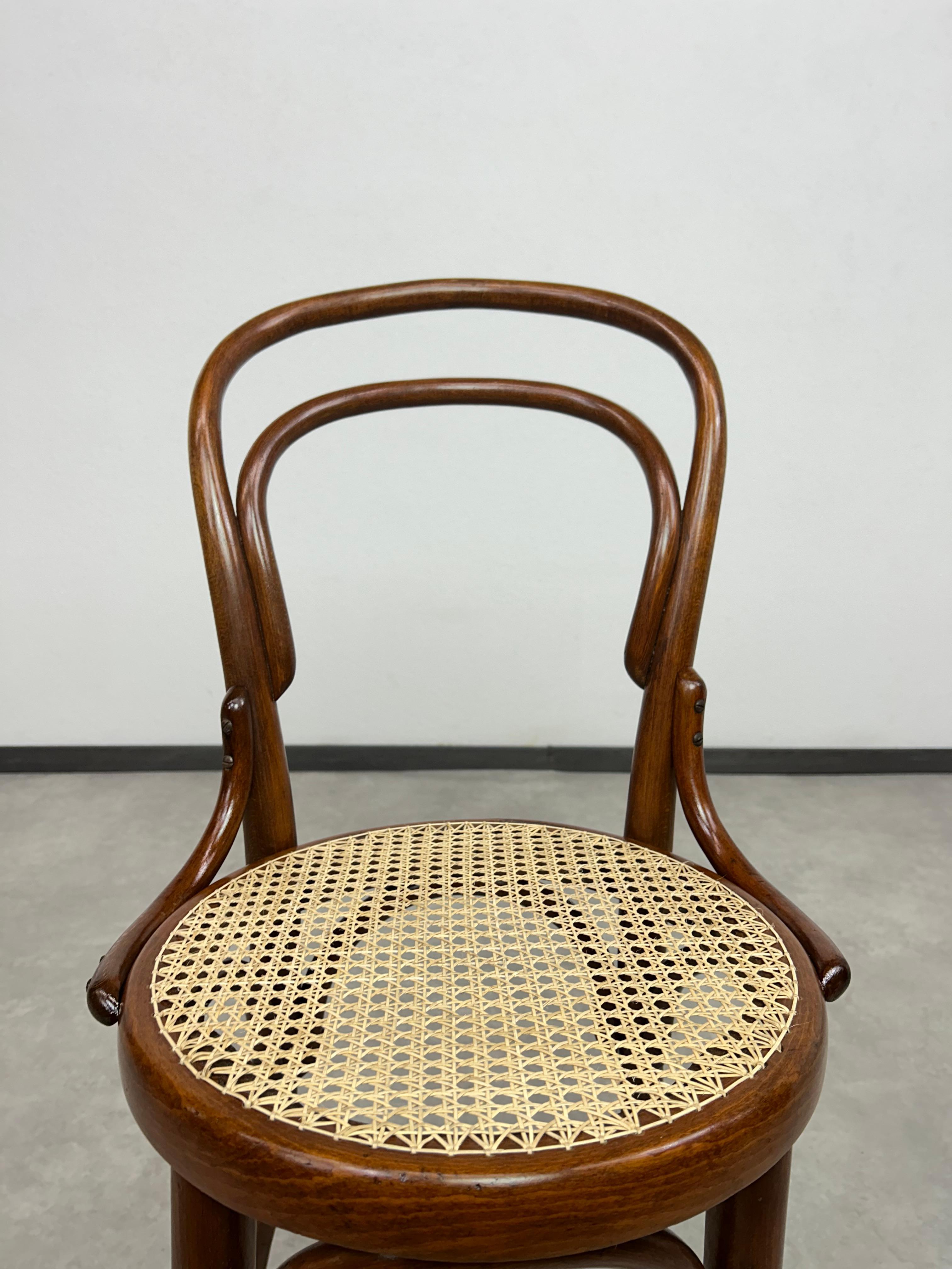 Silla 3/4 para señora Thonet nº 14 de Tatra Nábytok Eslovaco en venta