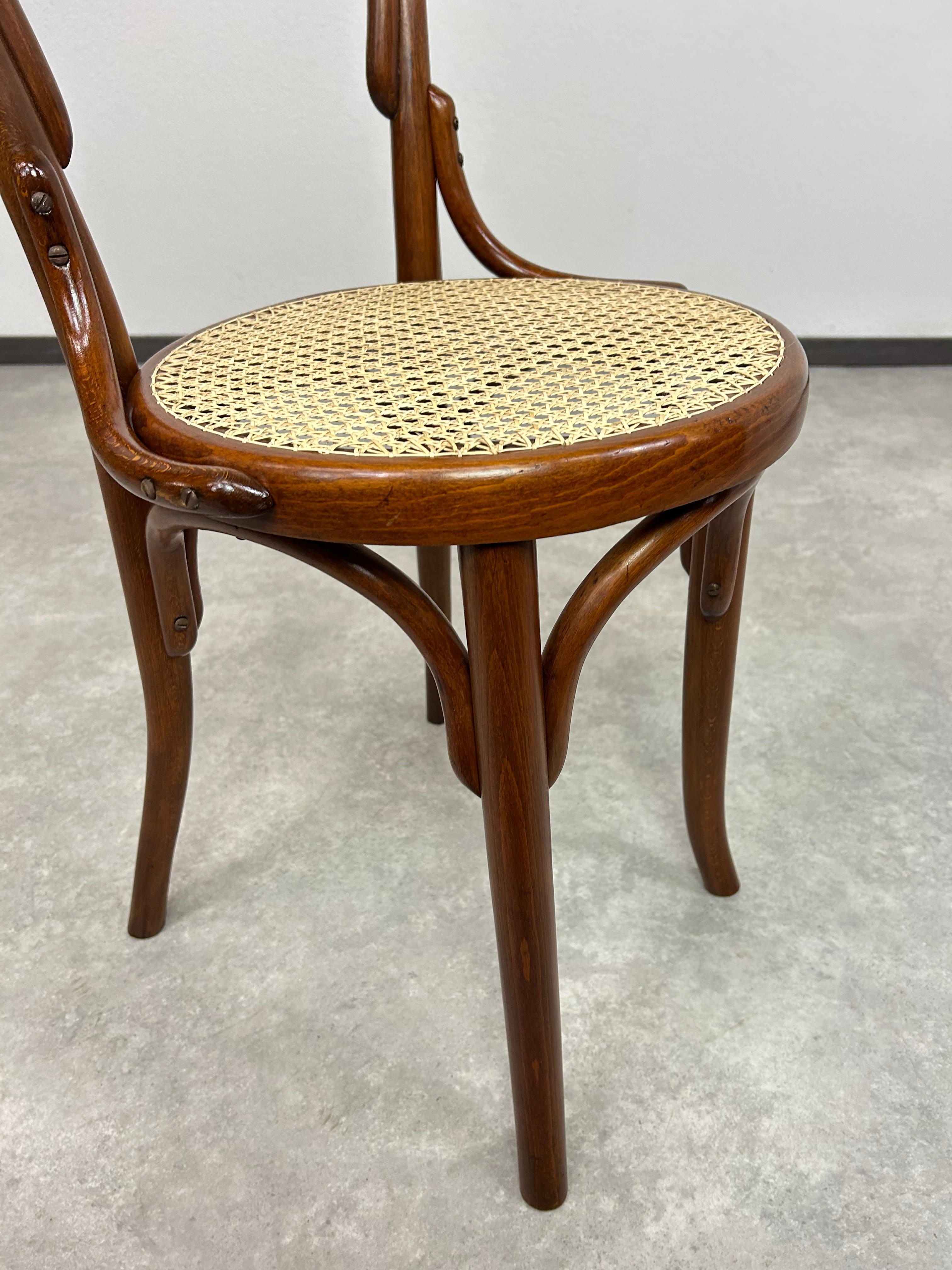 Silla 3/4 para señora Thonet nº 14 de Tatra Nábytok mediados del siglo XX en venta