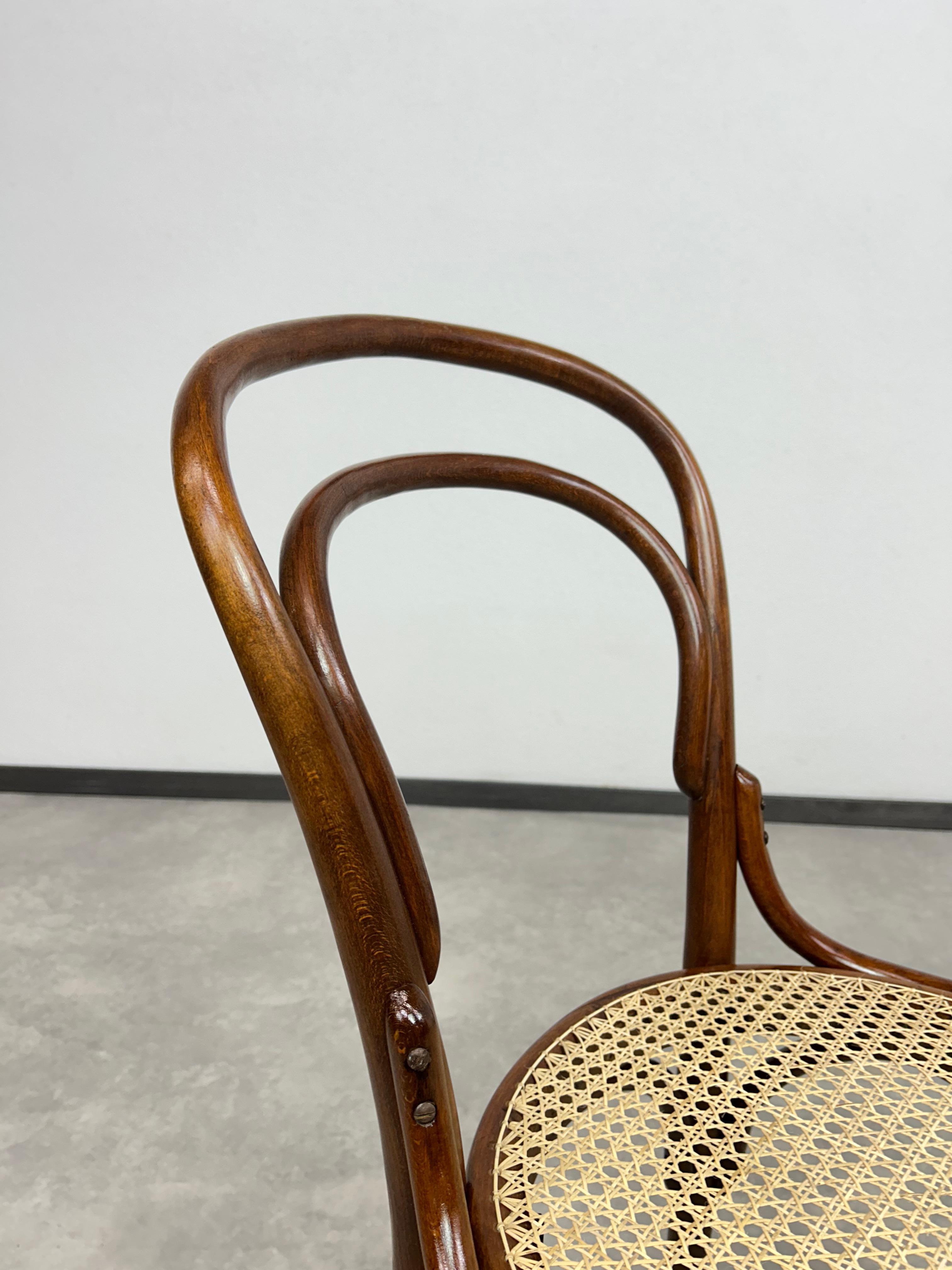 Silla 3/4 para señora Thonet nº 14 de Tatra Nábytok Ratán en venta