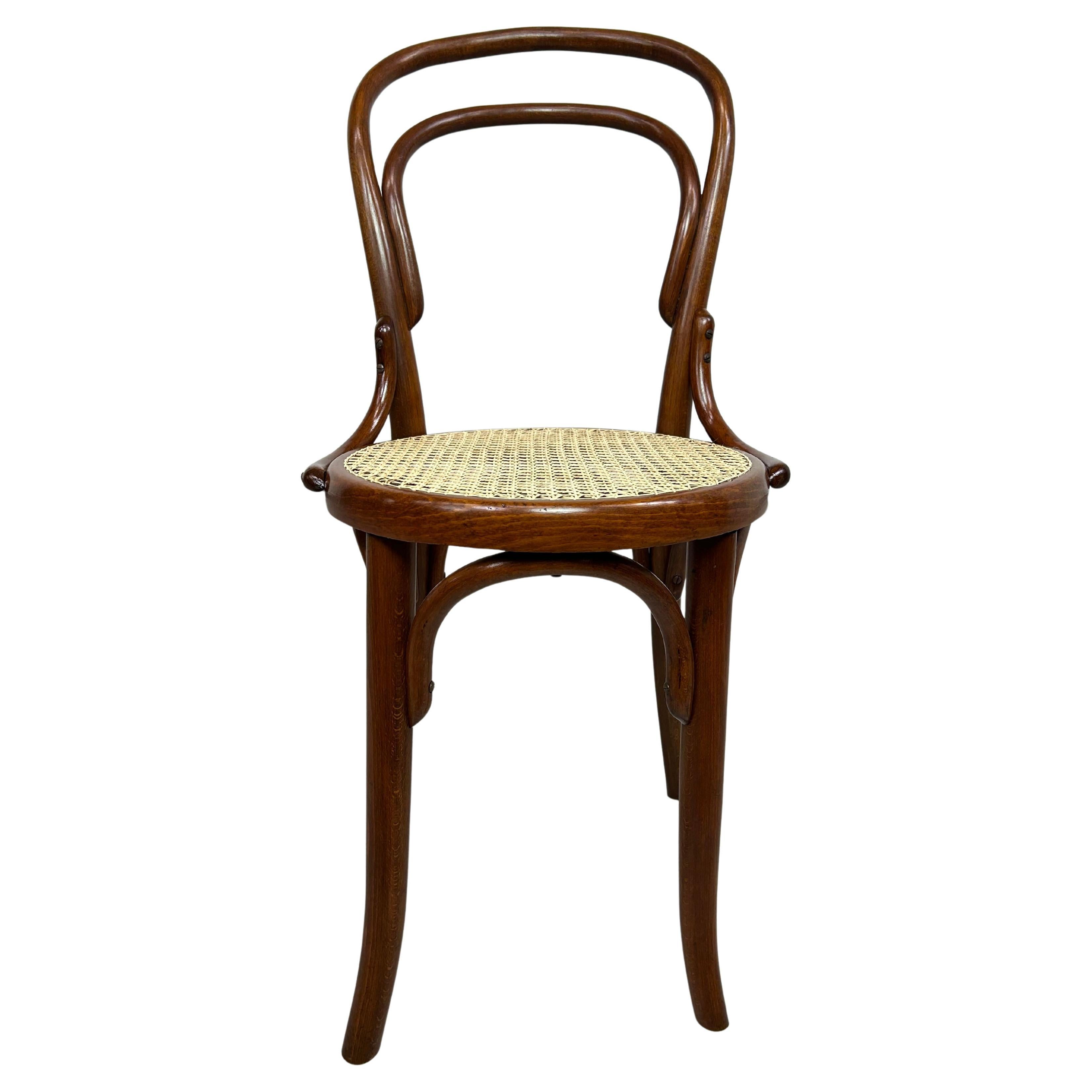Silla 3/4 para señora Thonet nº 14 de Tatra Nábytok en venta