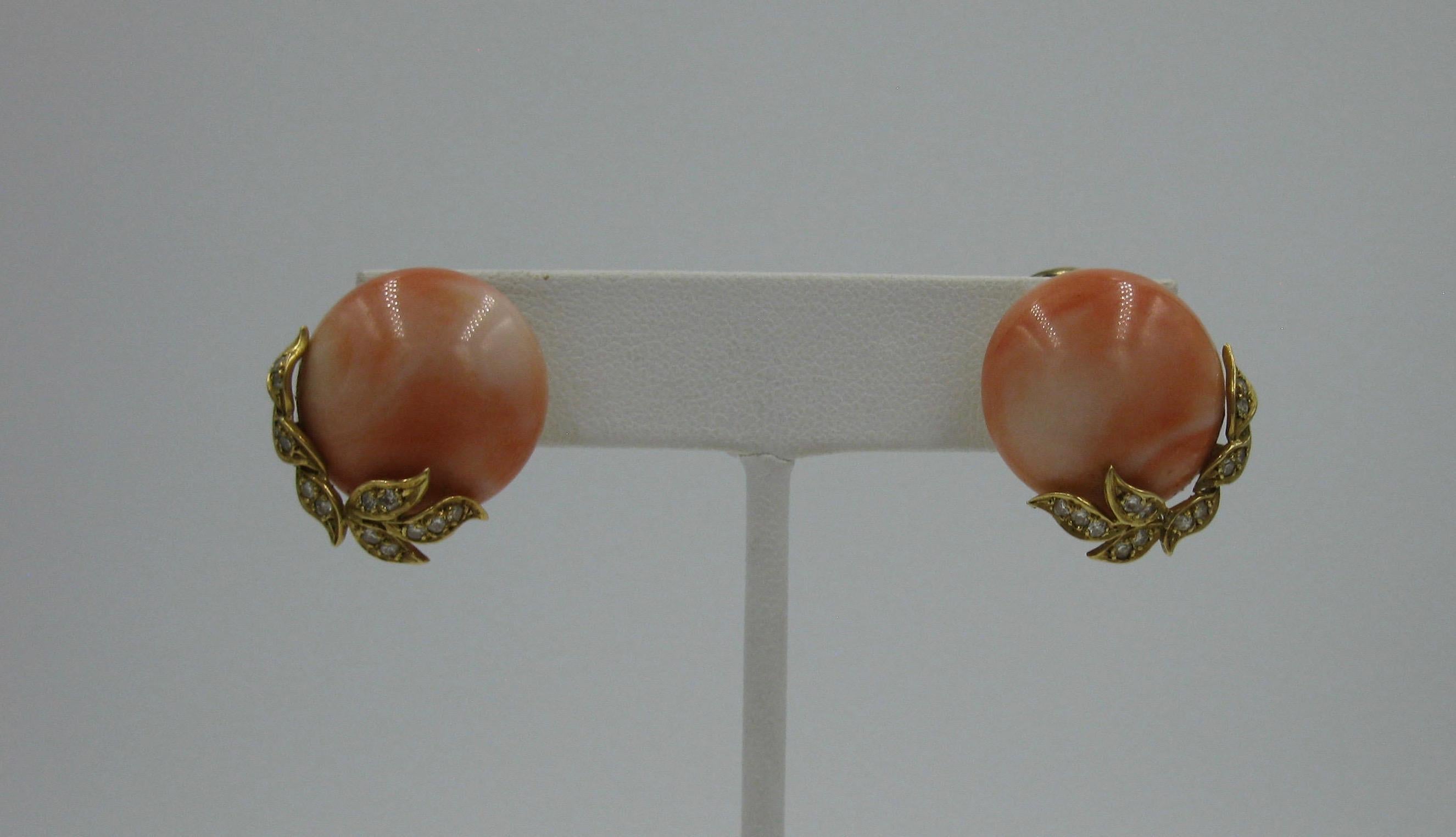 Natural Coral Diamond 18 Karat Gold Earrings Art Deco Hollywood Regency In Good Condition For Sale In New York, NY