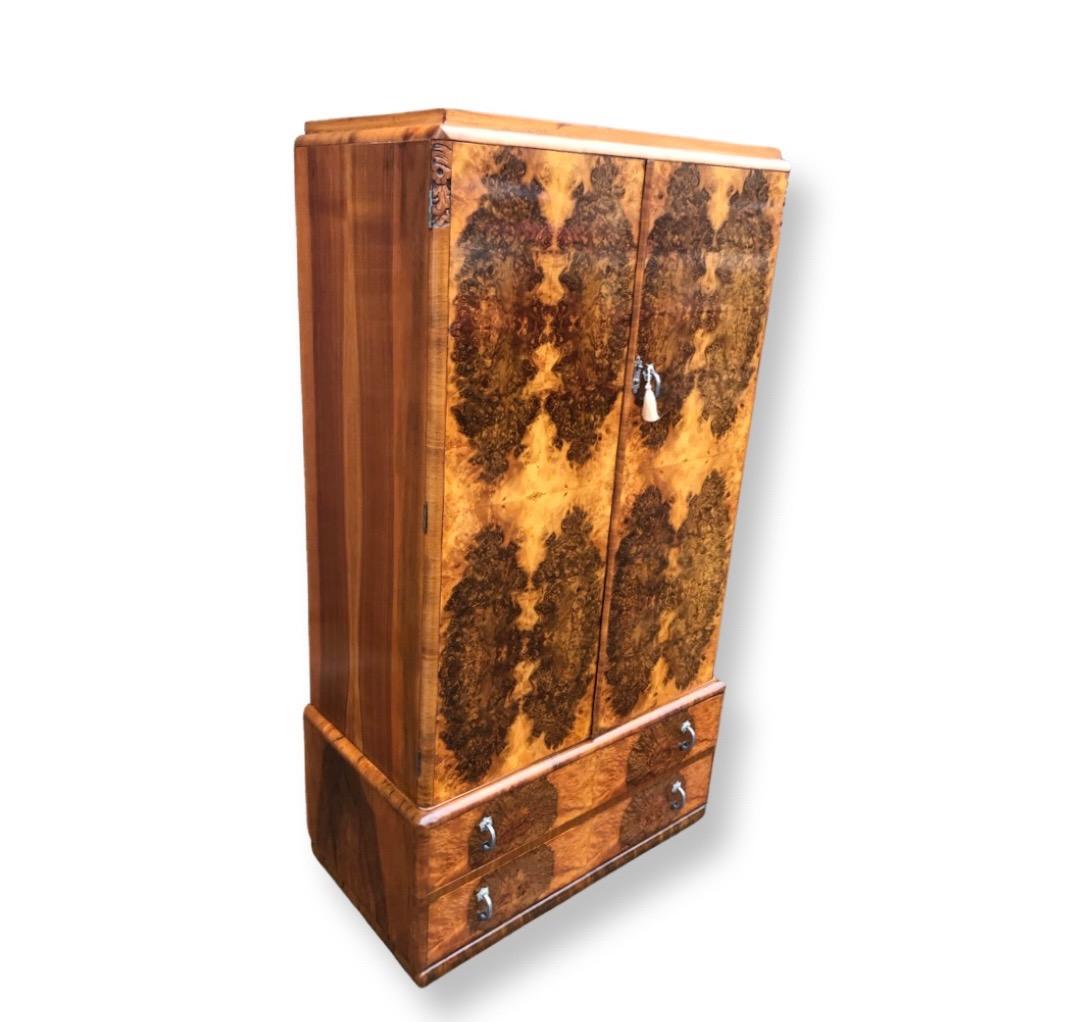 An absolutely fabulous oyster veneered walnut wardrobe, comprising 2 main colour tones of the darker oyster pattern sections over a pale blonde background producing this stunning effect, all bookpaged. In truly fabulous condition. Although a smaller