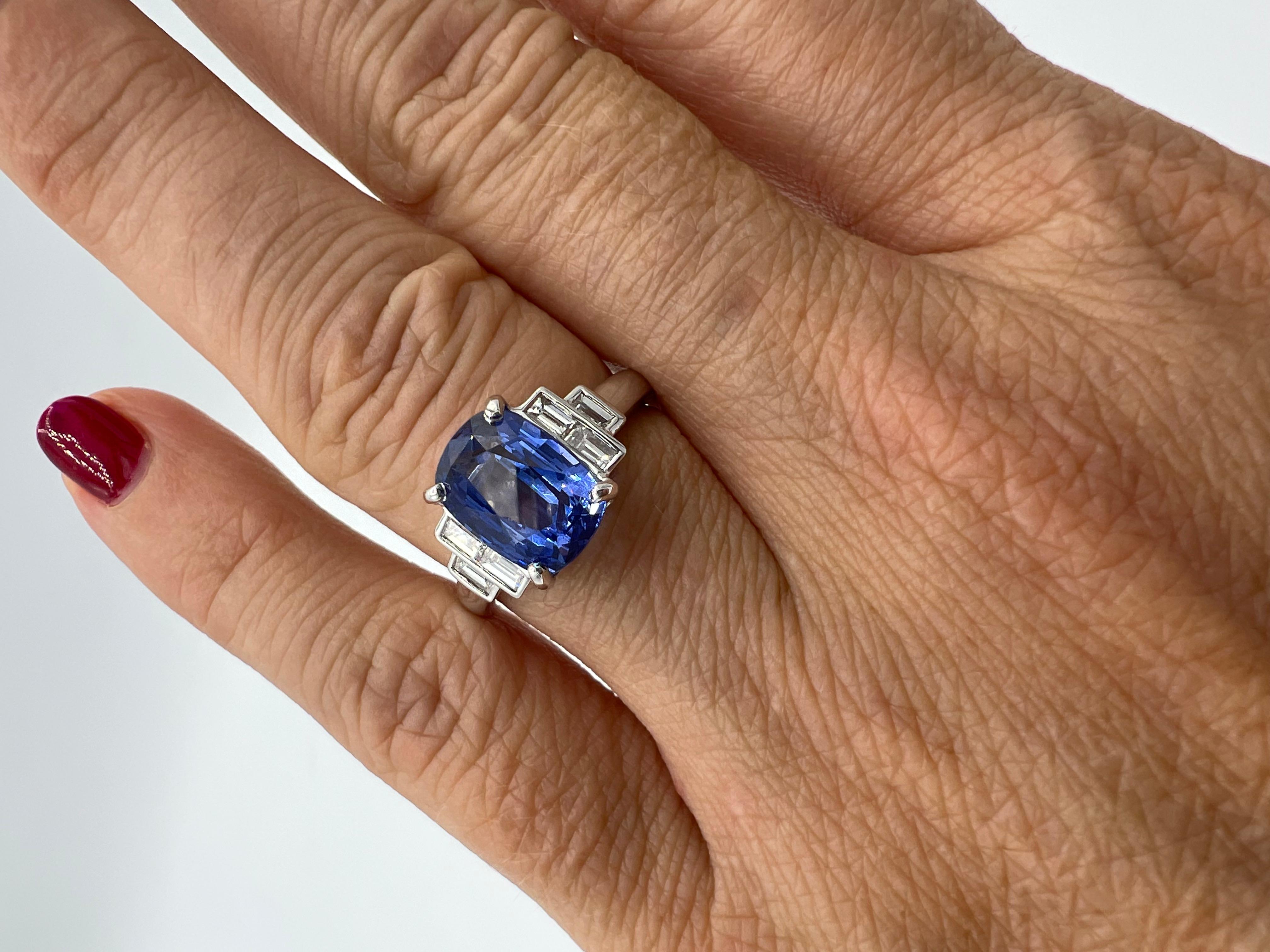 3, 46 Carat Blue Sapphire 0, 35 Ct Baguette Diamonds Engagement Ring en vente 7
