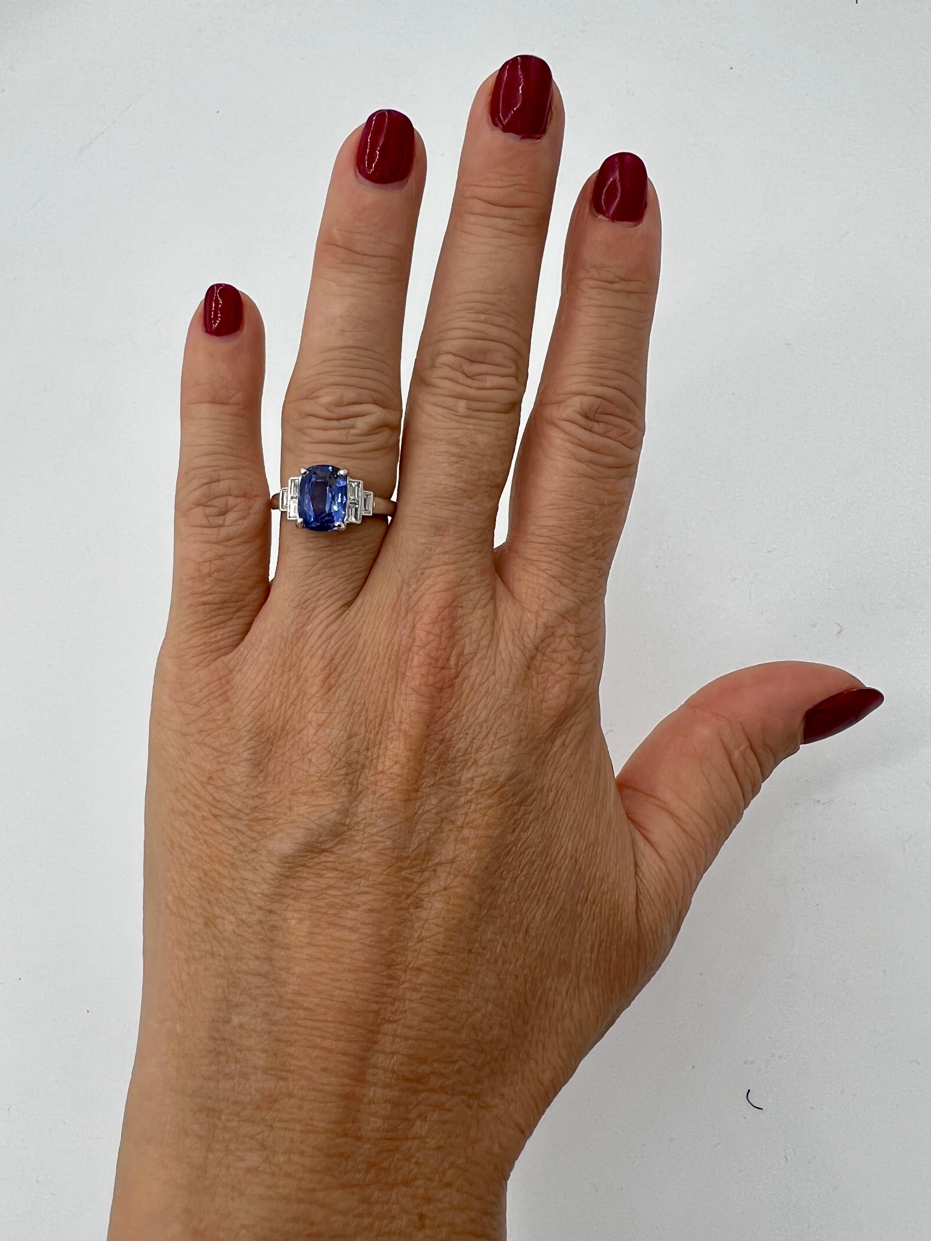 3, 46 Carat Blue Sapphire 0, 35 Ct Baguette Diamonds Engagement Ring en vente 8