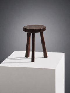 3/5 Tabouret ou table d'appoint rustique-moderne de style brutaliste à trois pieds, France, 1950