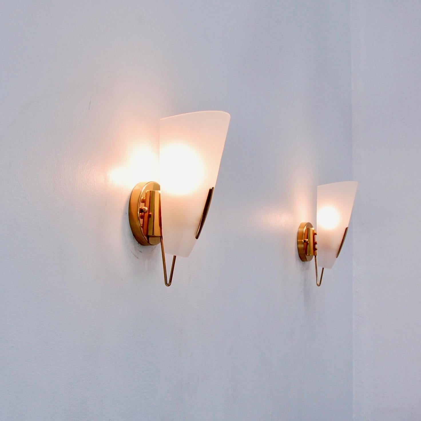 Single 1950s Glass Shield Sconce 6