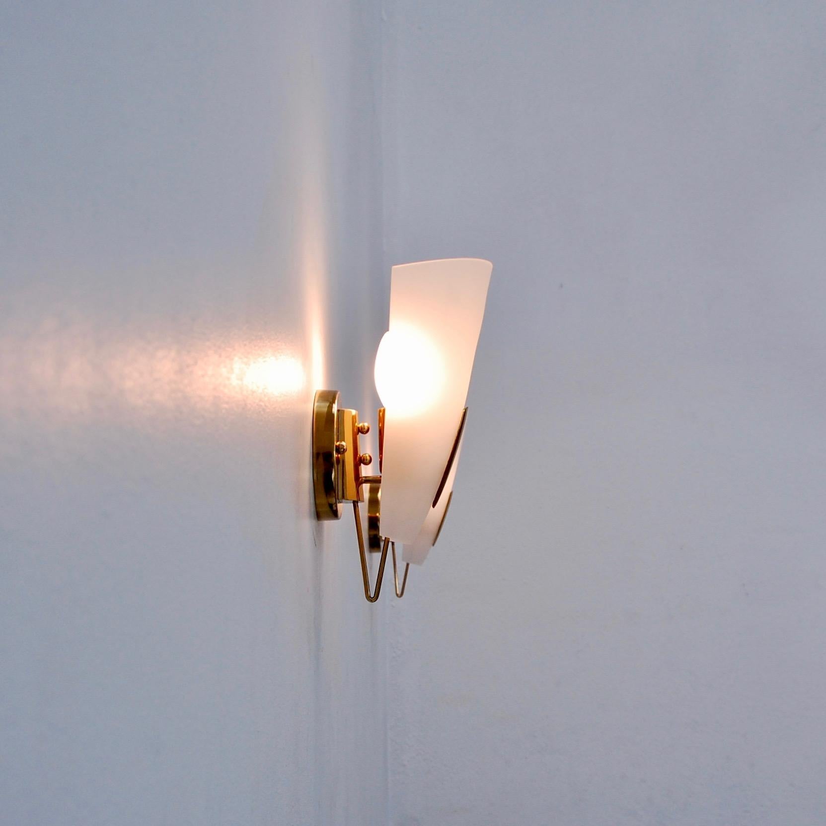 Single 1950s Glass Shield Sconce 8