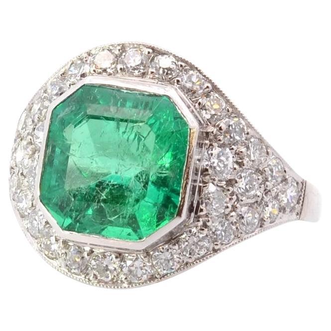 3, 56 cts emerald and diamonds ring in platinum For Sale