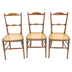 3 Ant. Chaises de chambre victoriennes en noyer incrusté, sièges en osier, Écosse 1895