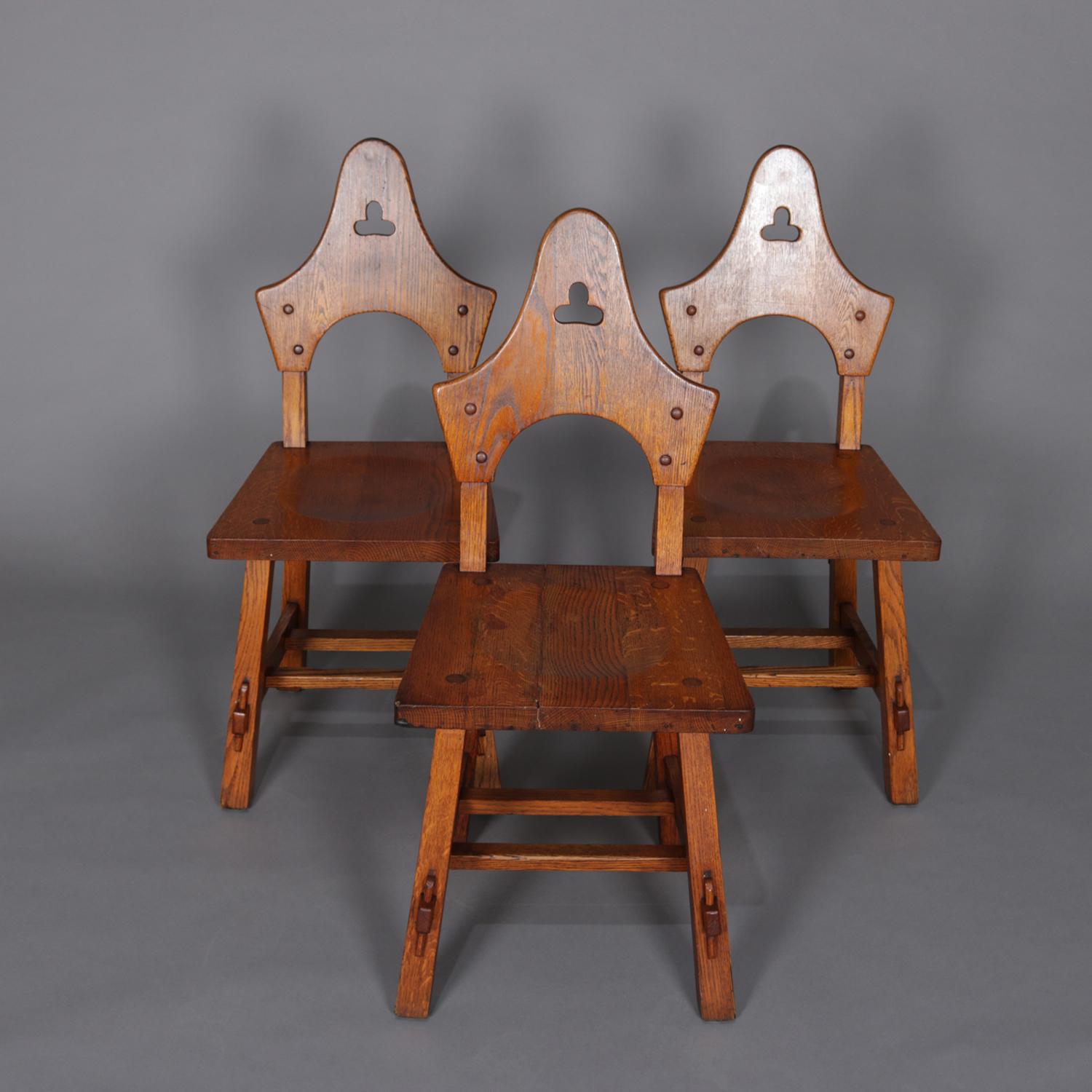 Set of 3 Arts & Crafts mission oak dining chairs by Limbert feature shaped backs with cut out stylized shamrocks, circa 1910

Measures: 36