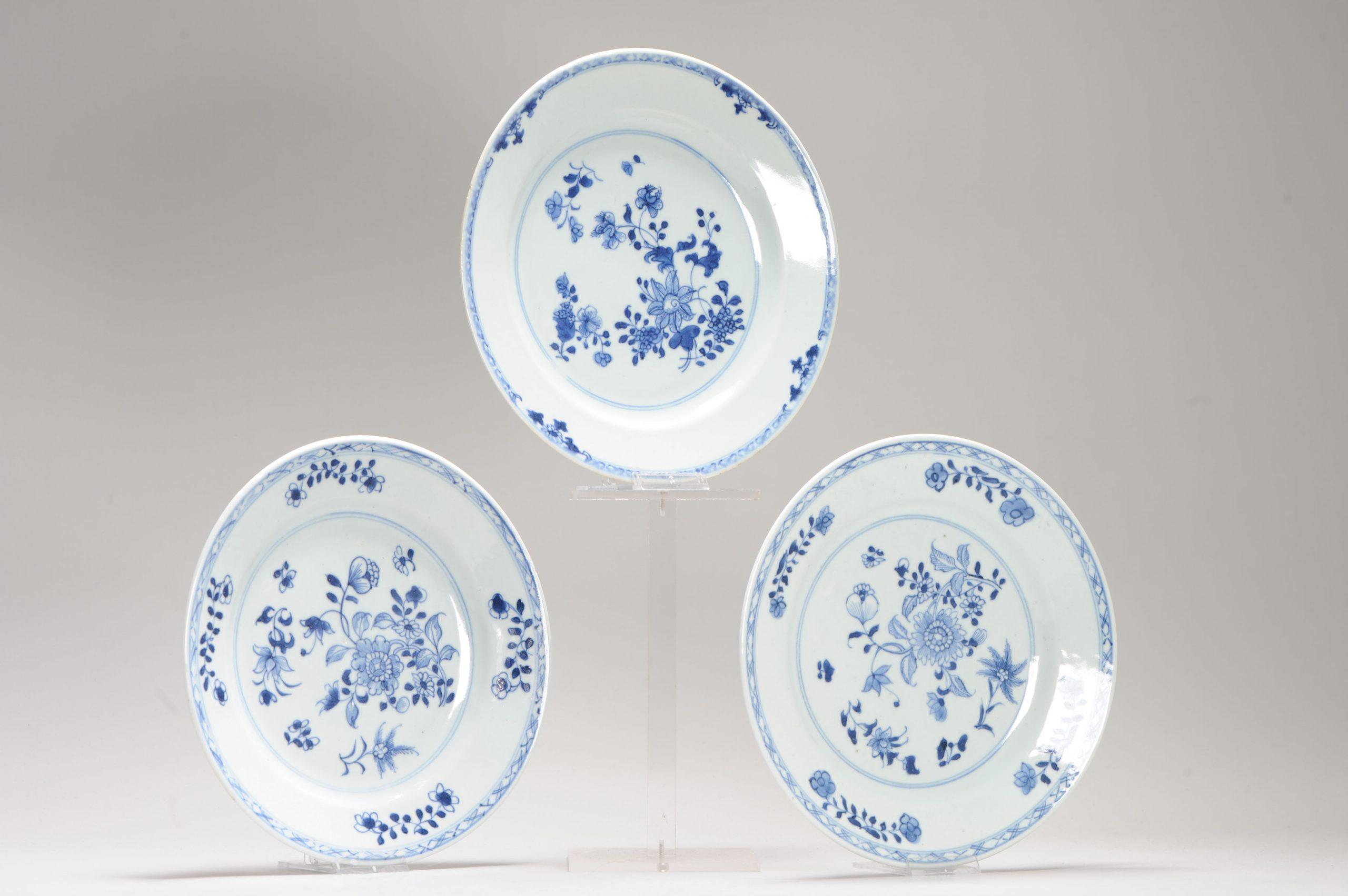 Chinois Service de table Kangxi/Yongzheng bleu et blanc en porcelaine chinoise ancienne n° 3 du 18e siècle en vente