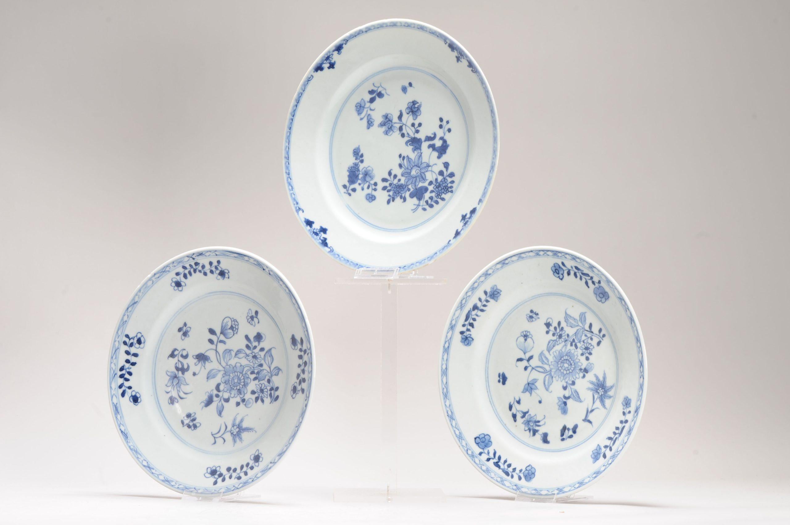 Service de table Kangxi/Yongzheng bleu et blanc en porcelaine chinoise ancienne n° 3 du 18e siècle en vente 1