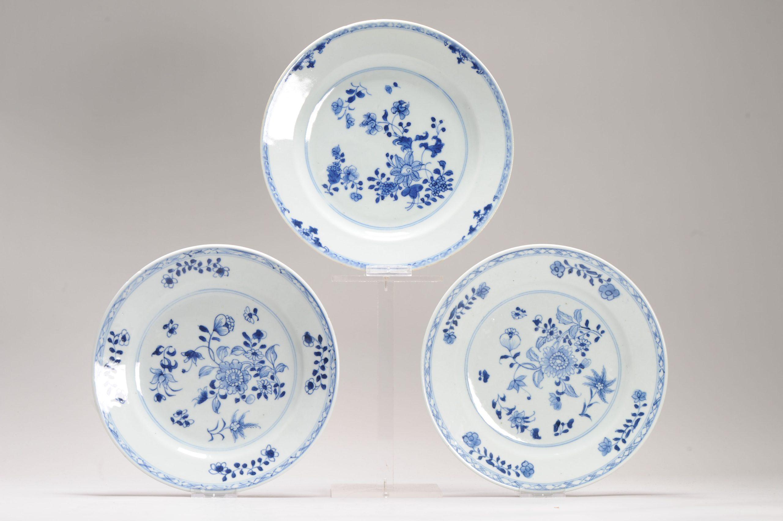 Service de table Kangxi/Yongzheng bleu et blanc en porcelaine chinoise ancienne n° 3 du 18e siècle en vente 2