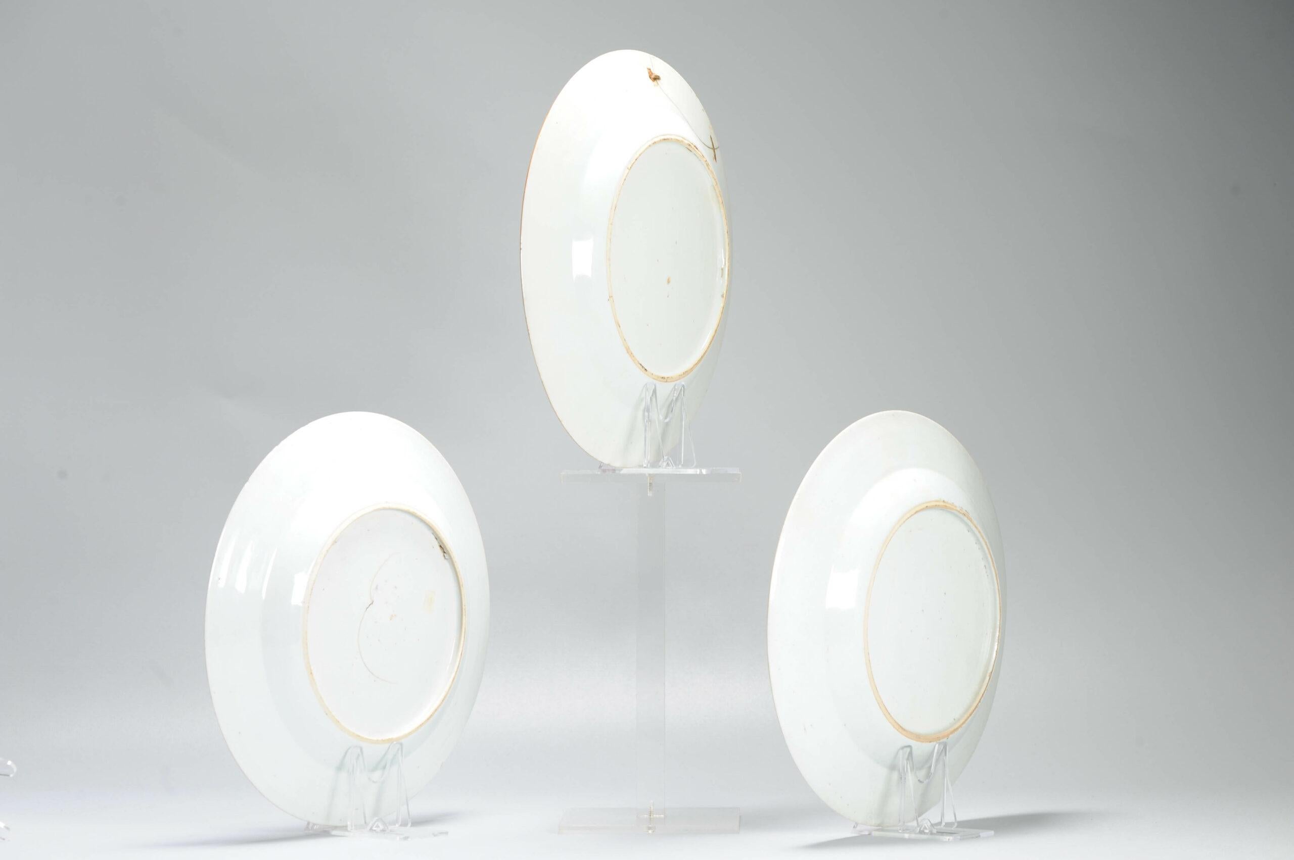 Un SET di 3 piatti molto ben decorato

scena floreale

Condizione
1 piatto con restauro del cram, 1 piatto con linea al centro, 1 piatto con linea alla base. Il tutto con una frittura minima. Dimensioni: 23x2.7CM DiametroxAltezza
Periodo
XVIII