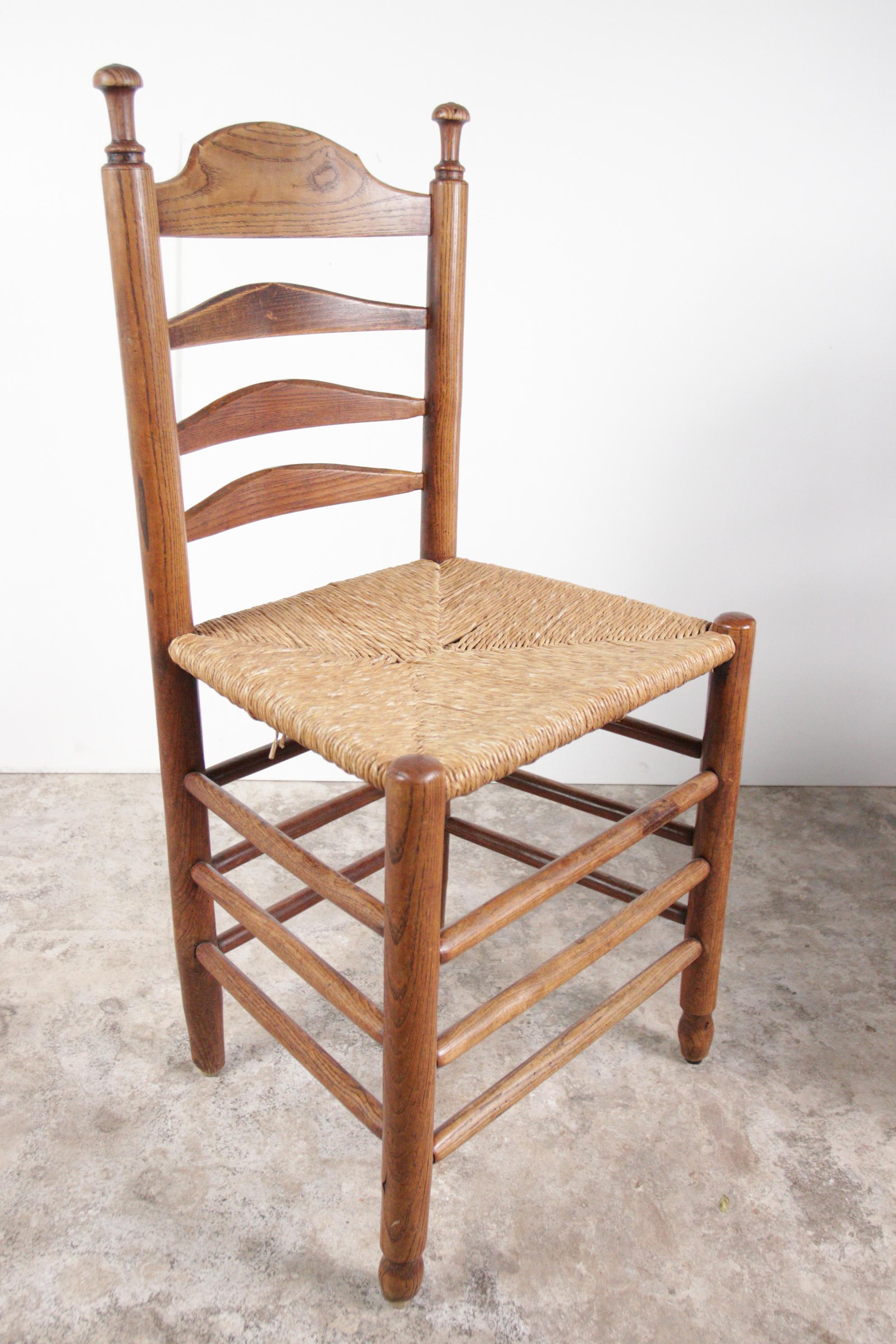 3 chaises de salle à manger hollandaises anciennes à dossier en échelle en Oak Oak Rush Seat en vente 3