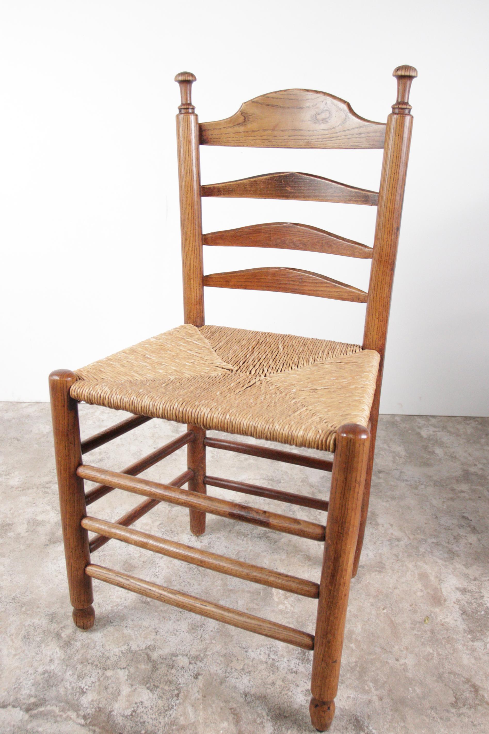 Jonc 3 chaises de salle à manger hollandaises anciennes à dossier en échelle en Oak Oak Rush Seat en vente